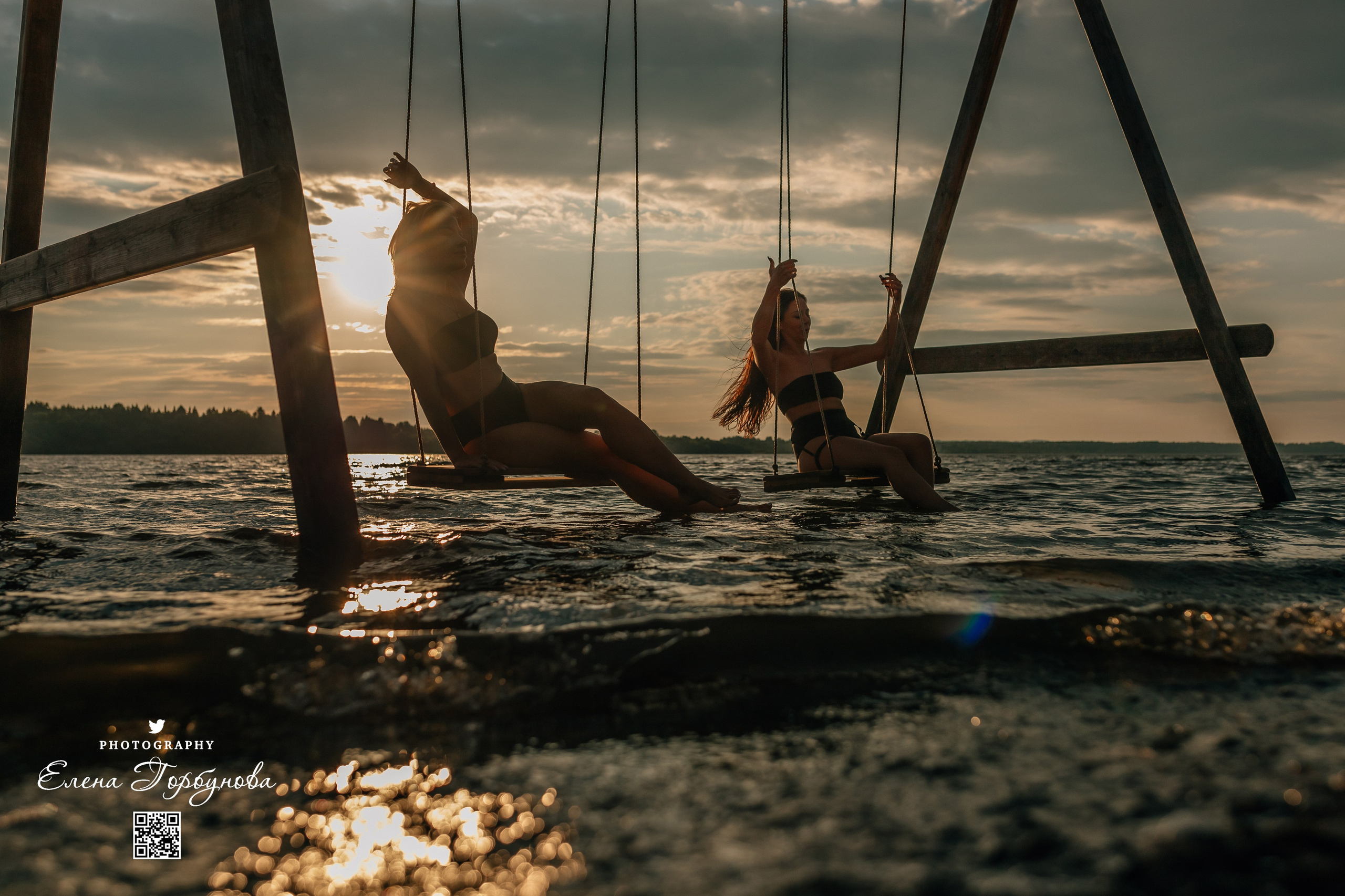 Черная серия с тканью. Набережная. Александра и Таисия. Июль 2025 г. Фотограф Пермь. Свадьбы. Семья и дети, школа, д. сад. Фотокниги