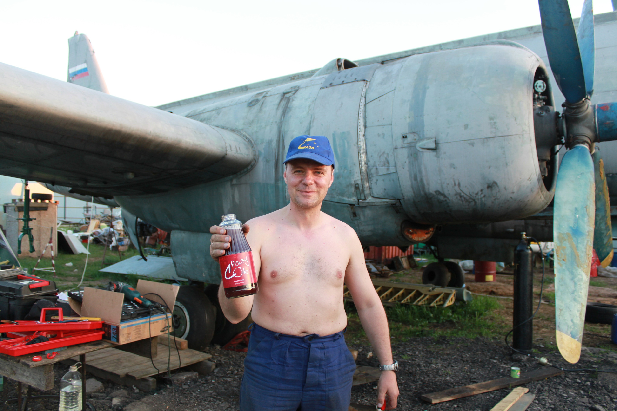 Ил-14Т «Голубая Мечта» работы в Тушино (2011 г.). Фотоальбом показывающий увлекательный мир авиации и мир медведей Андрея Иванова