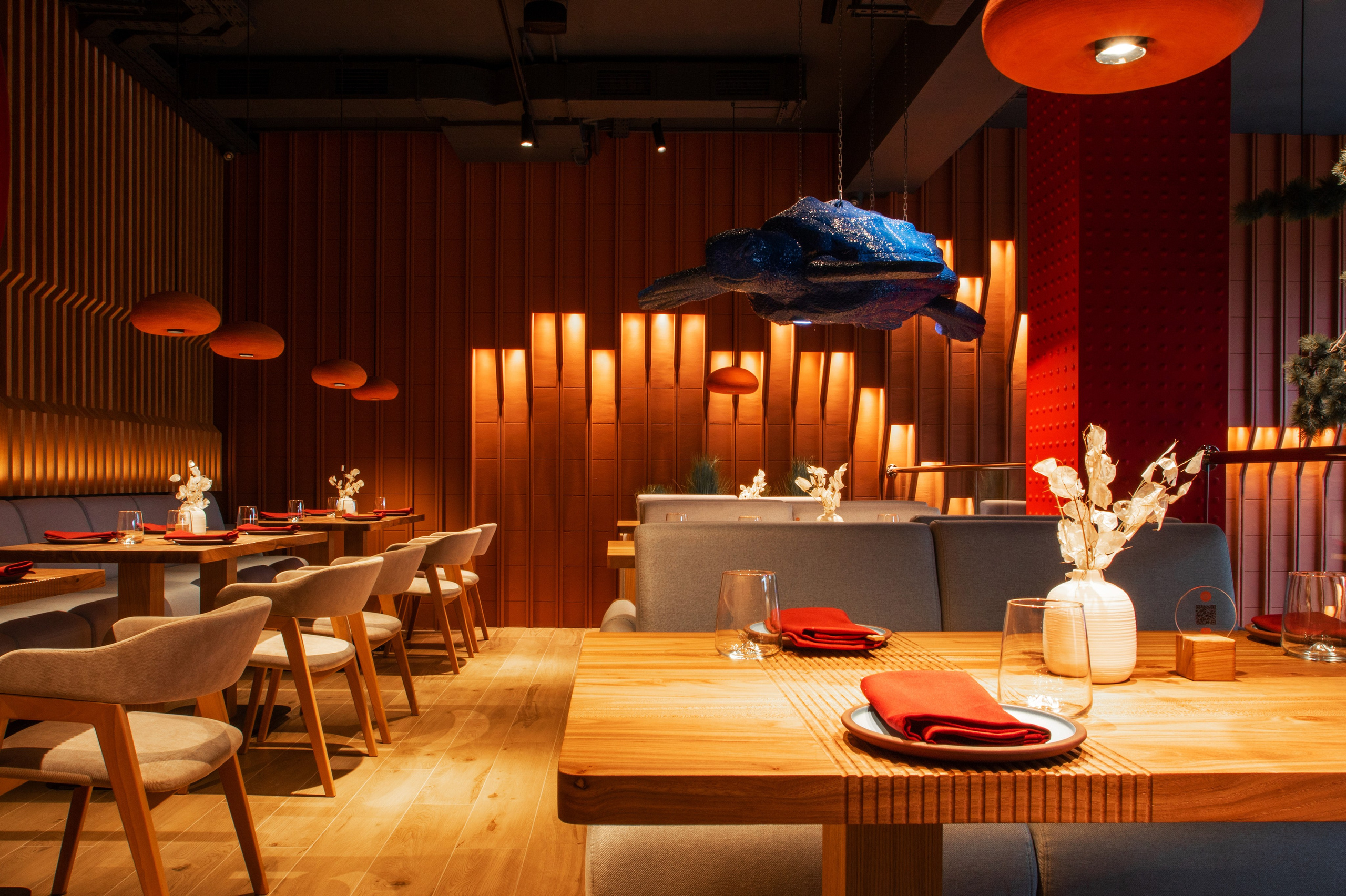 Профессиональная интерьерная съёмка интерьера японского ресторана в Алматы