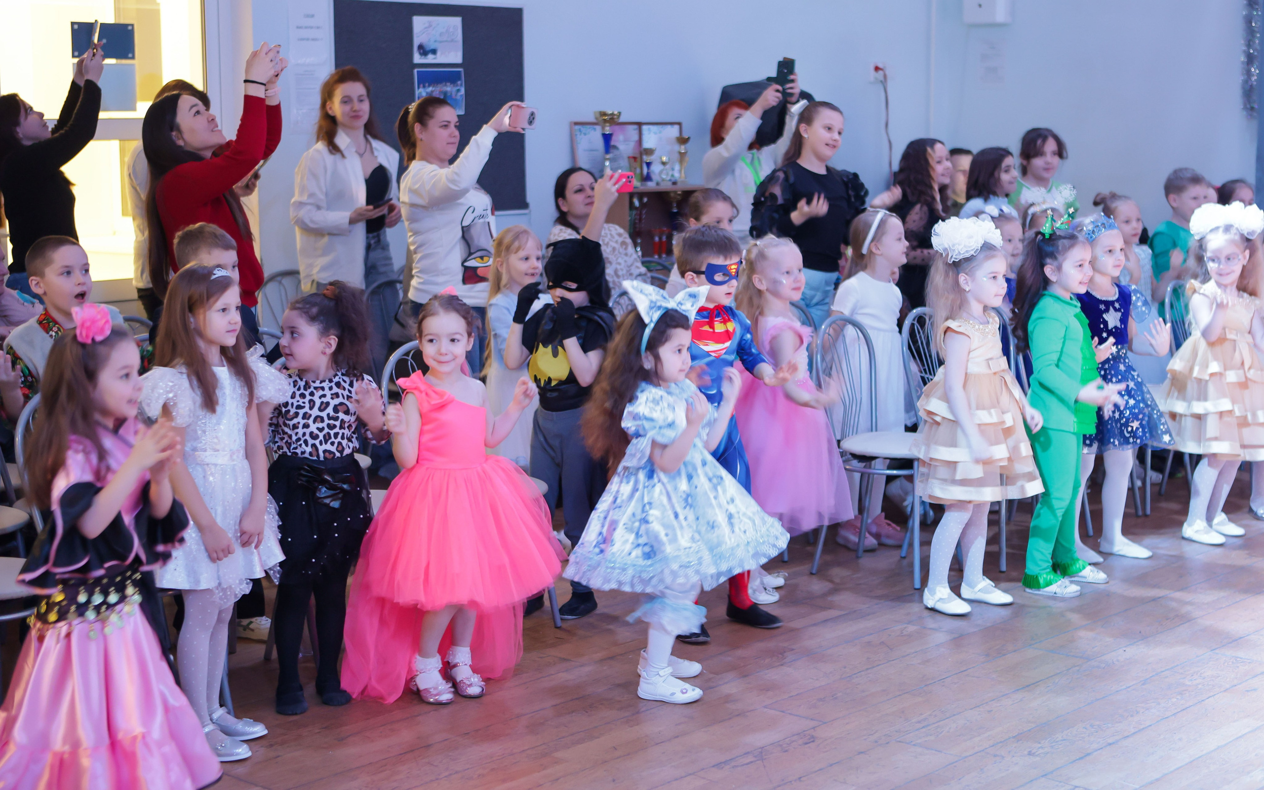 Новогодняя скачзка центр детского творчесва Подольск. Выпускные альбомы и школьный фотограф в Подольске, Троицке, Щербинке, Москве и Московской области