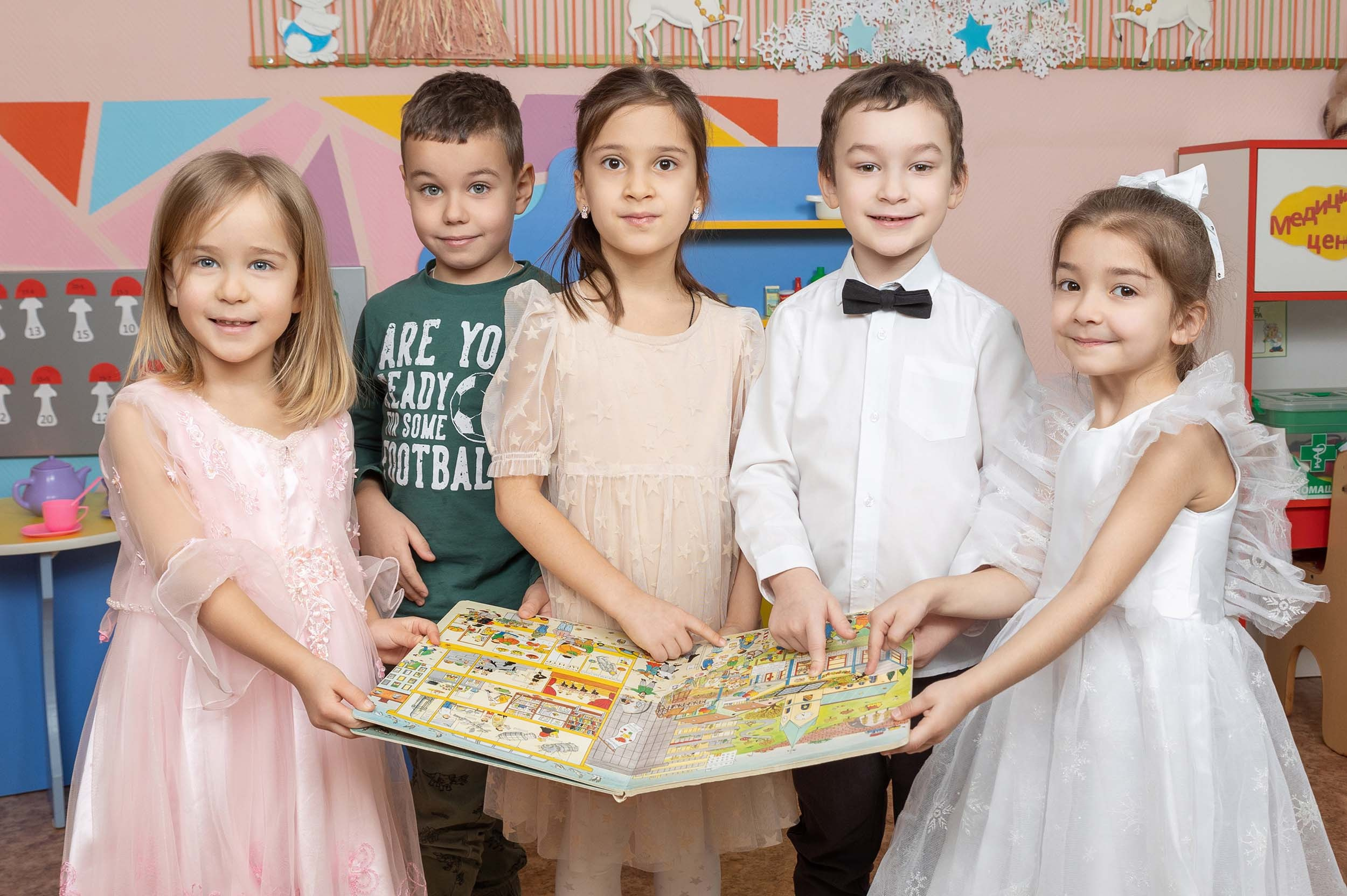 Групповые фотографии, фото с лучшим другом. Школьный и детсадовский фотограф Москва. Детский фотограф