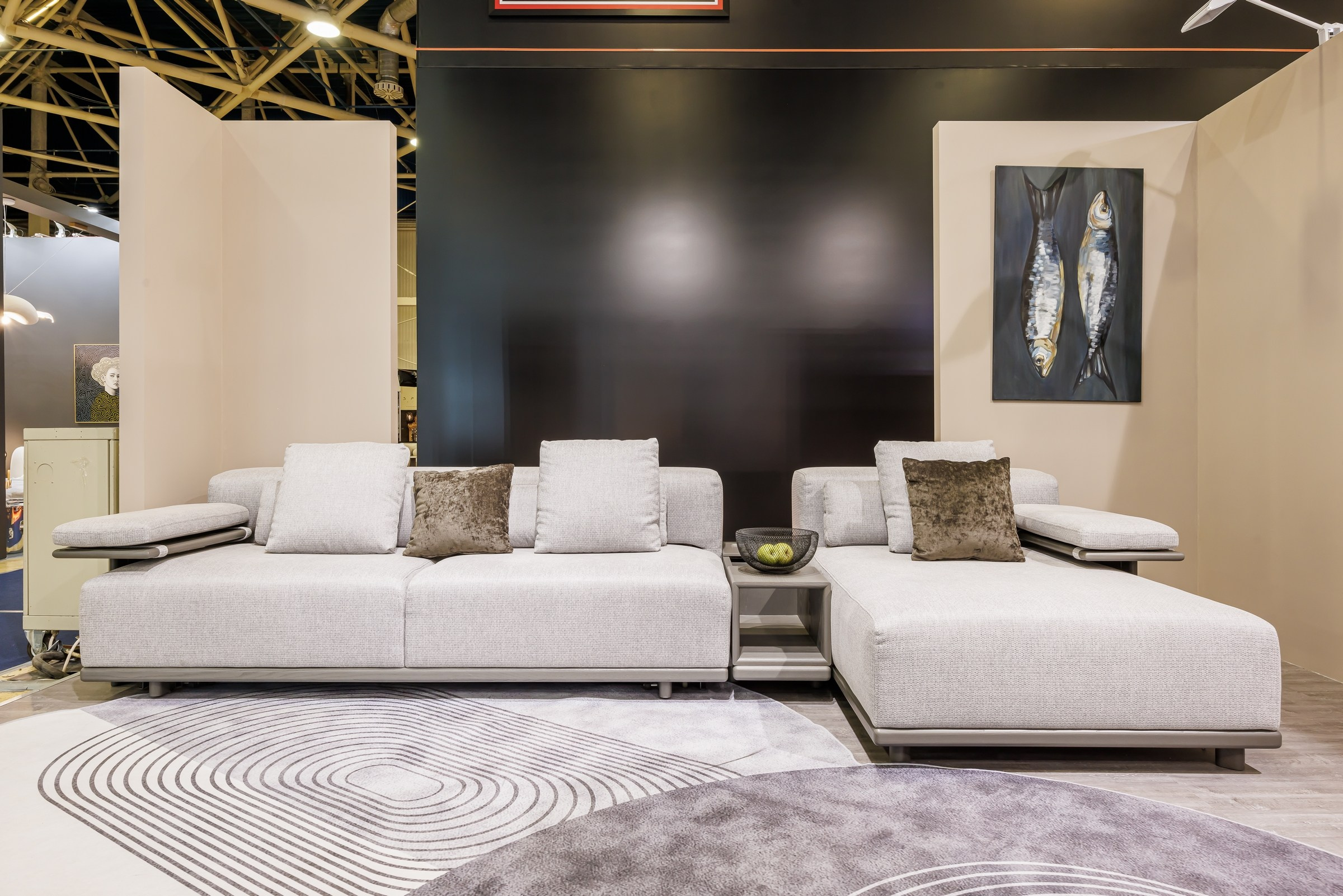 Работа большого стенда мебельной фабрики Evanty. Фотограф на выставку в Москве