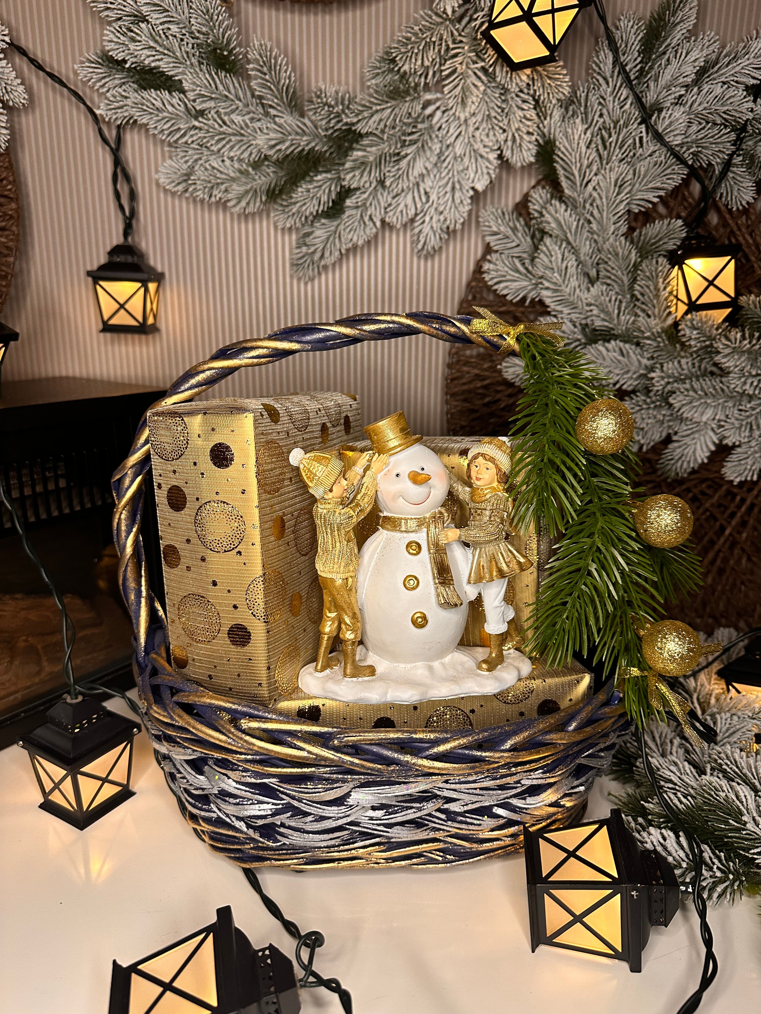 Новогодняя корзина. Студия подарочных наборов «Владия»