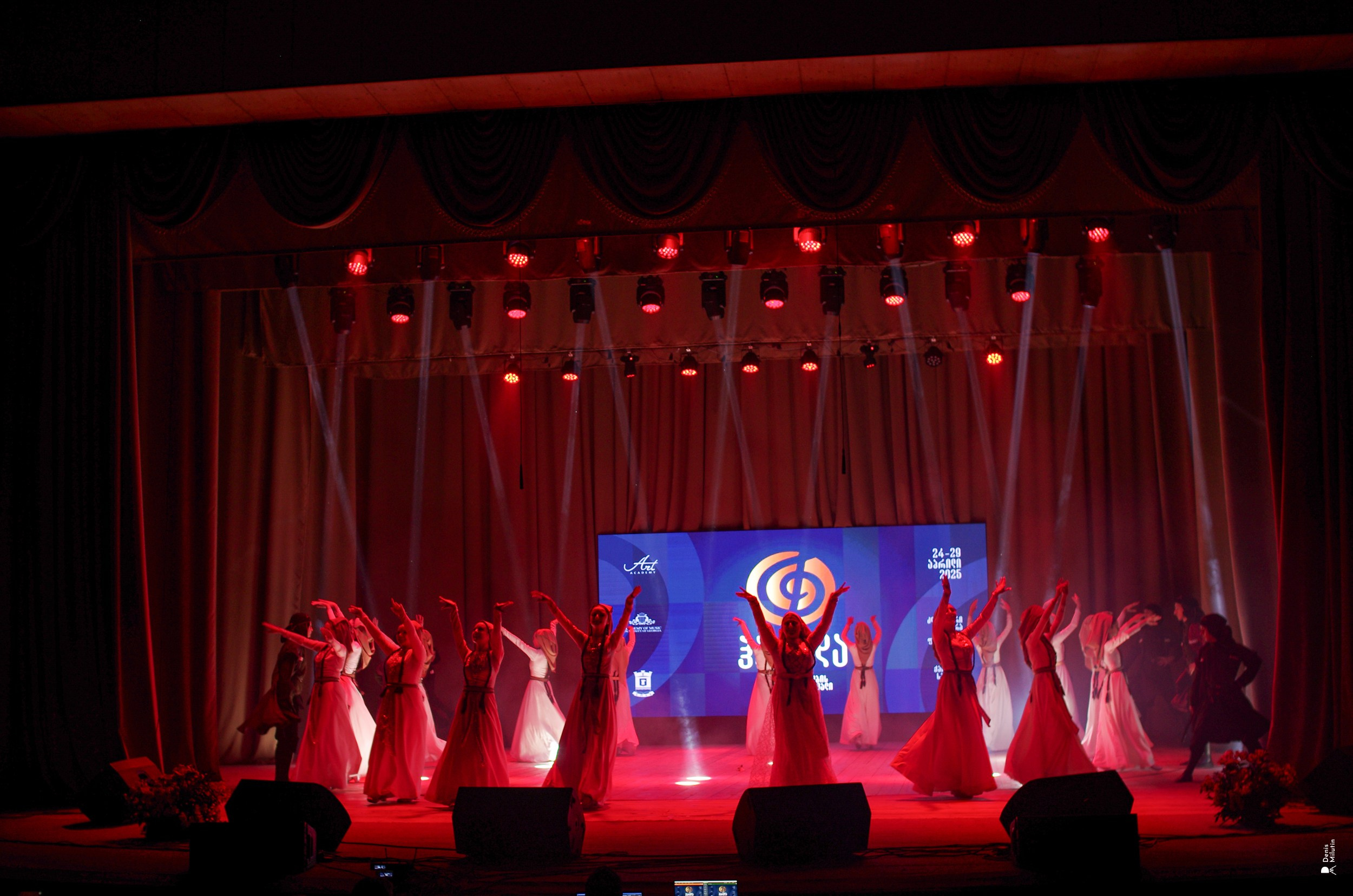 Танцы в Хоби. Портретный фотограф Денис Милютин