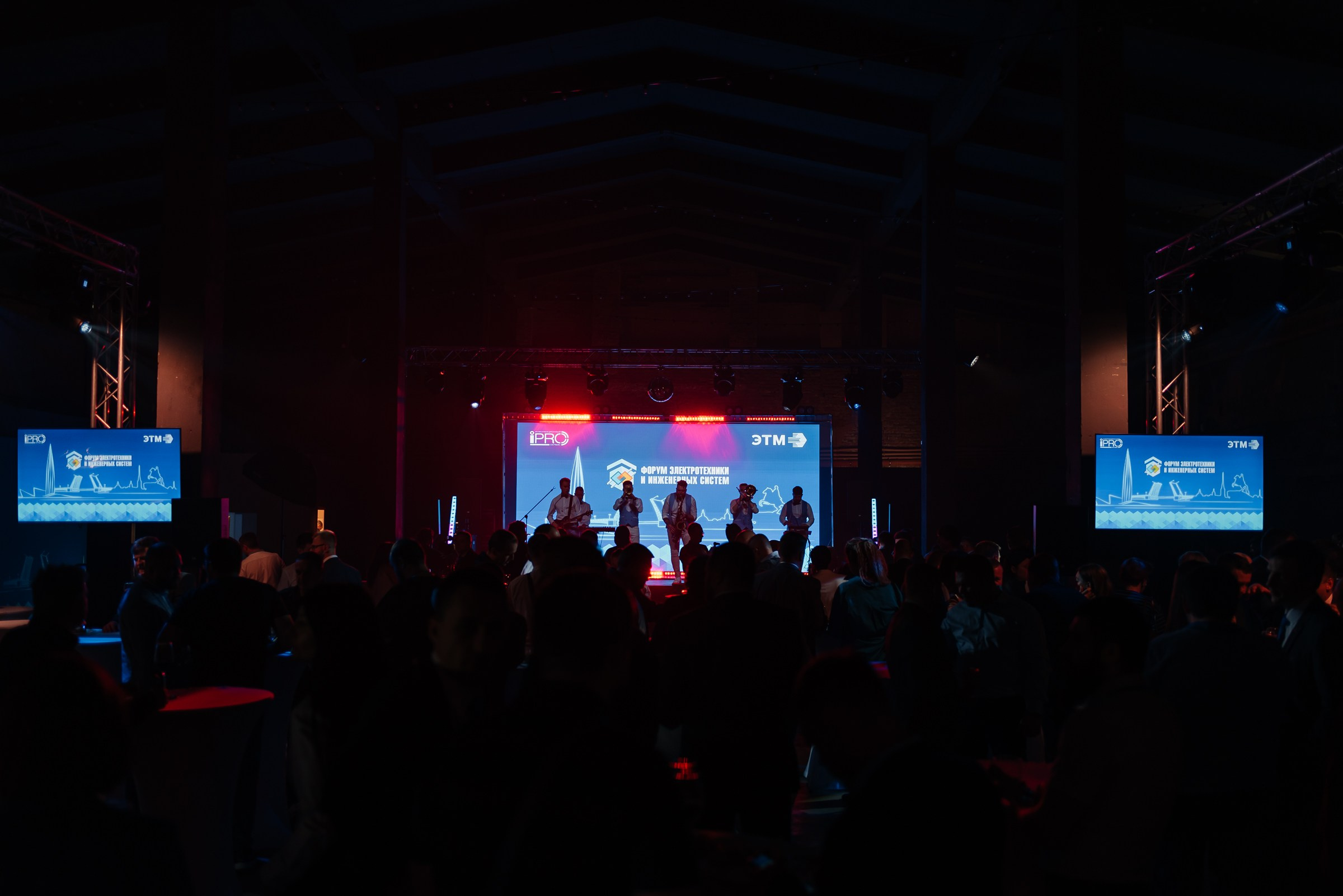 Репортажная фотосъёмка в Брусницын Холле. Свадебный фотограф в Санкт-Петербурге Венера Ахметова