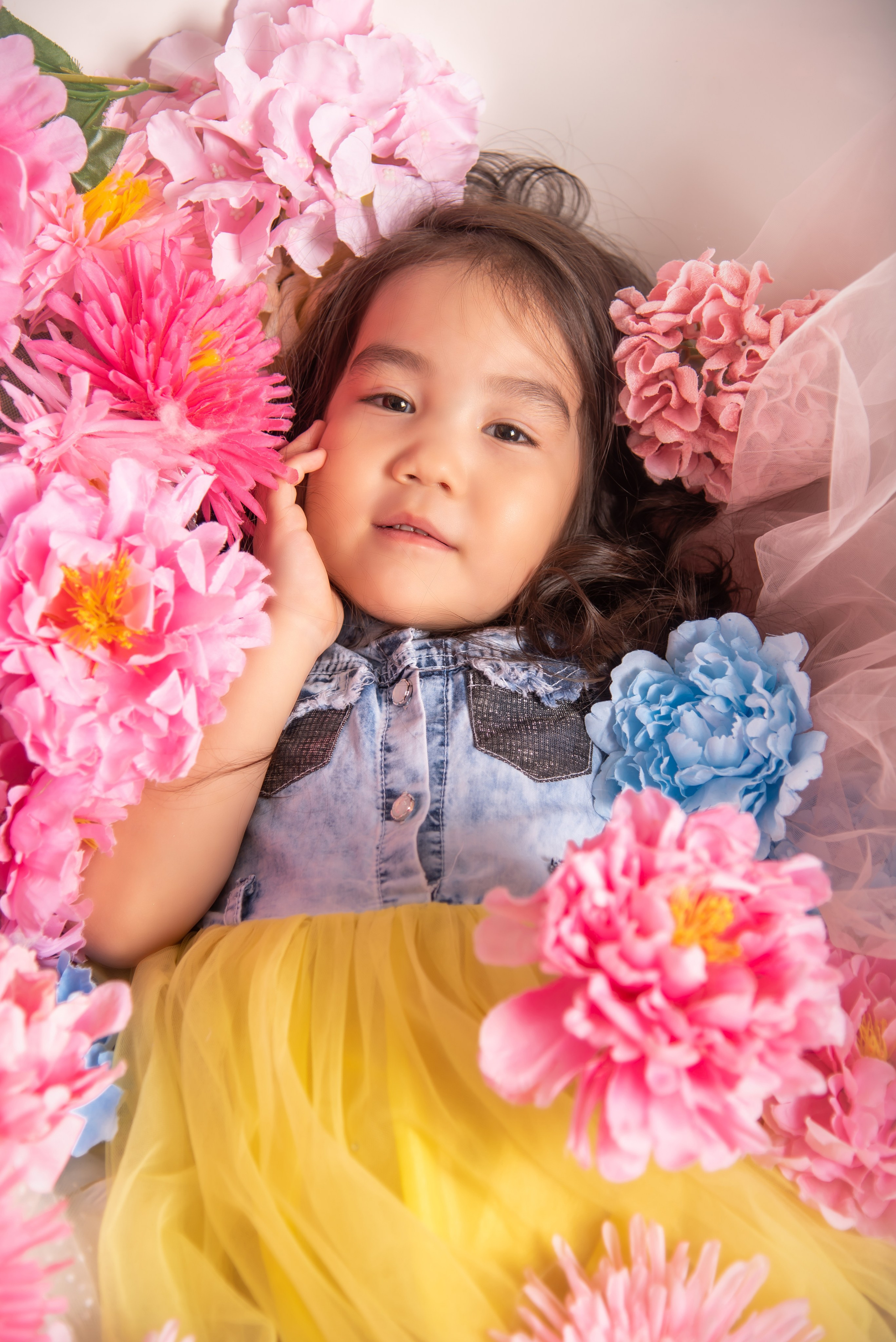 Модельная школа. Занимаюсь профессиональной фотографией и живу рядом с Байкалом. Работаю в разных жанрах