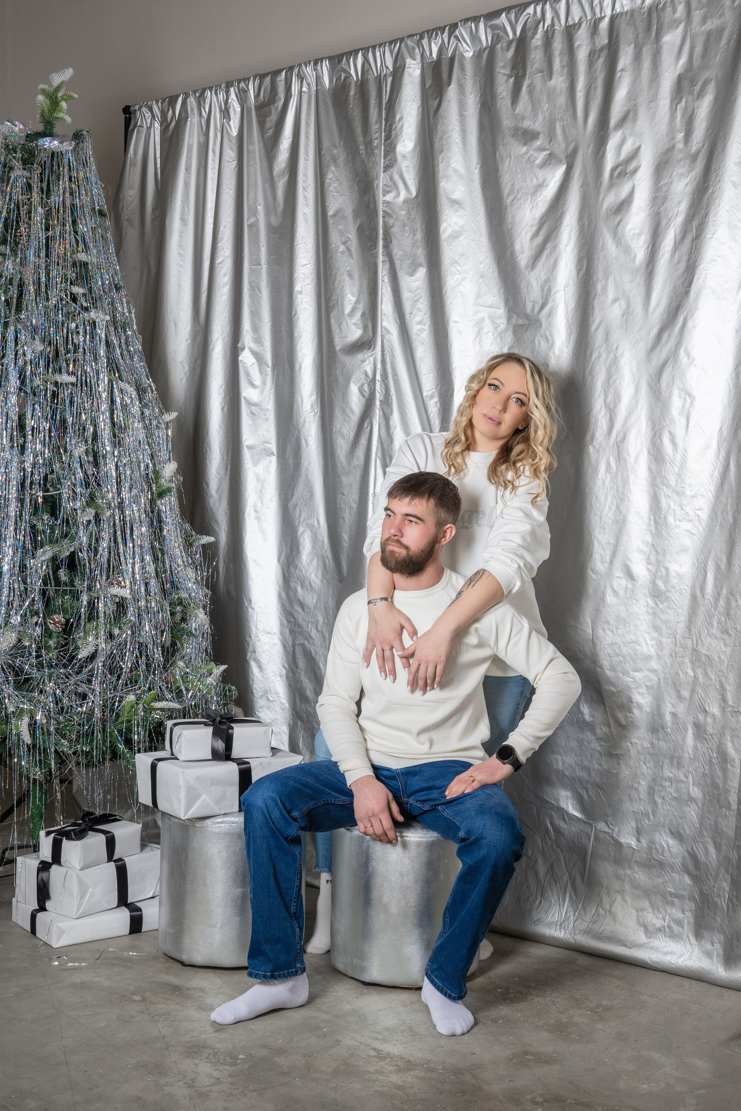 Семейная парная новогодняя фотосессия. Занимаюсь профессиональной фотографией и живу рядом с Байкалом. Работаю в разных жанрах