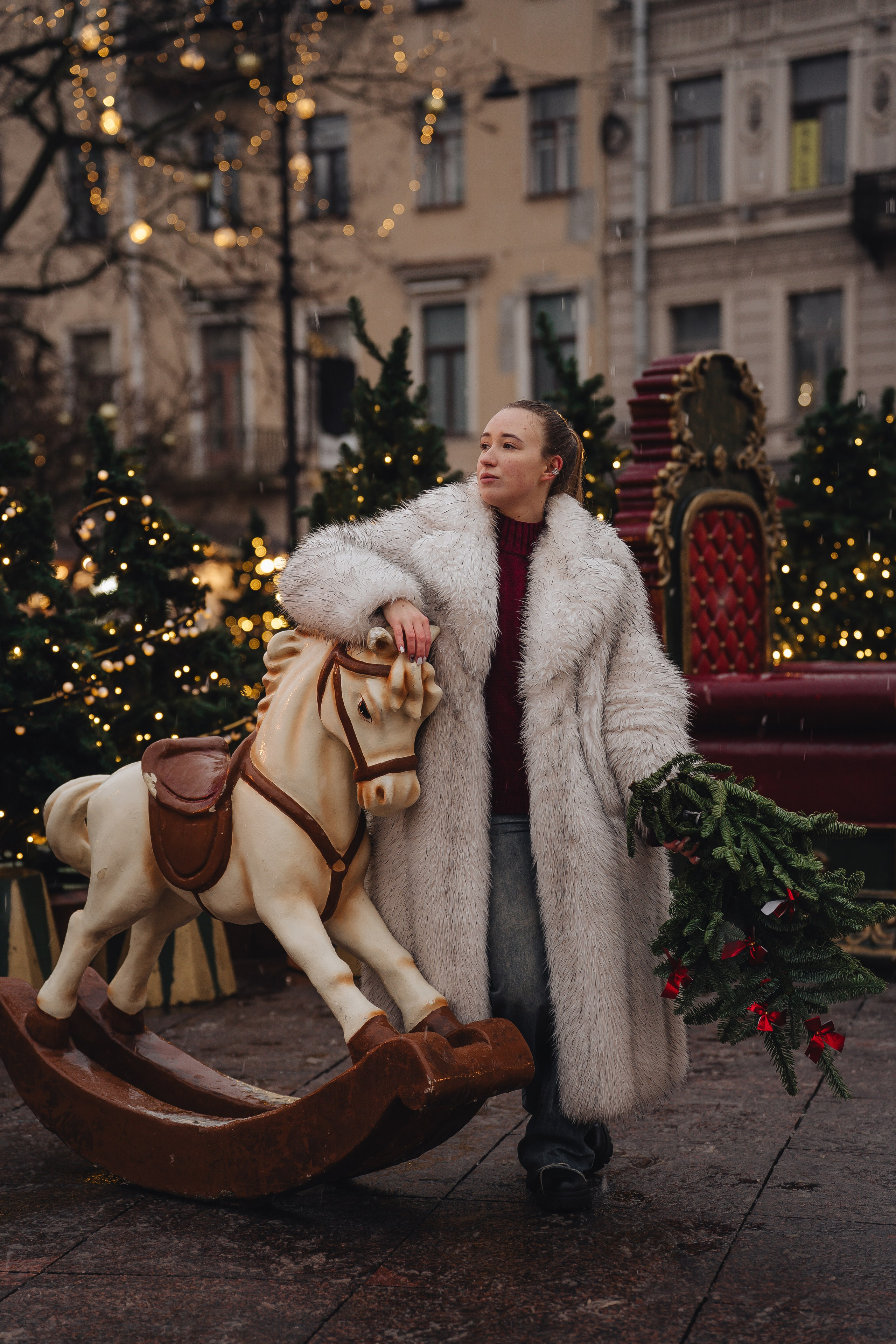 ПРОГУЛКА НА МАНЕЖНОЙ ПЛОЩАДИ ДЛЯ ДЕВУШКИ ПЕРЕД НОВЫМ ГОДОМ (НОВОГОДНЯЯ ФОТОСЕССИИЯ НА МАНЕЖНОЙ ПЛОЩАДИ). Профессиональный фотограф, Санкт-Петербург — Виктория Богомолова