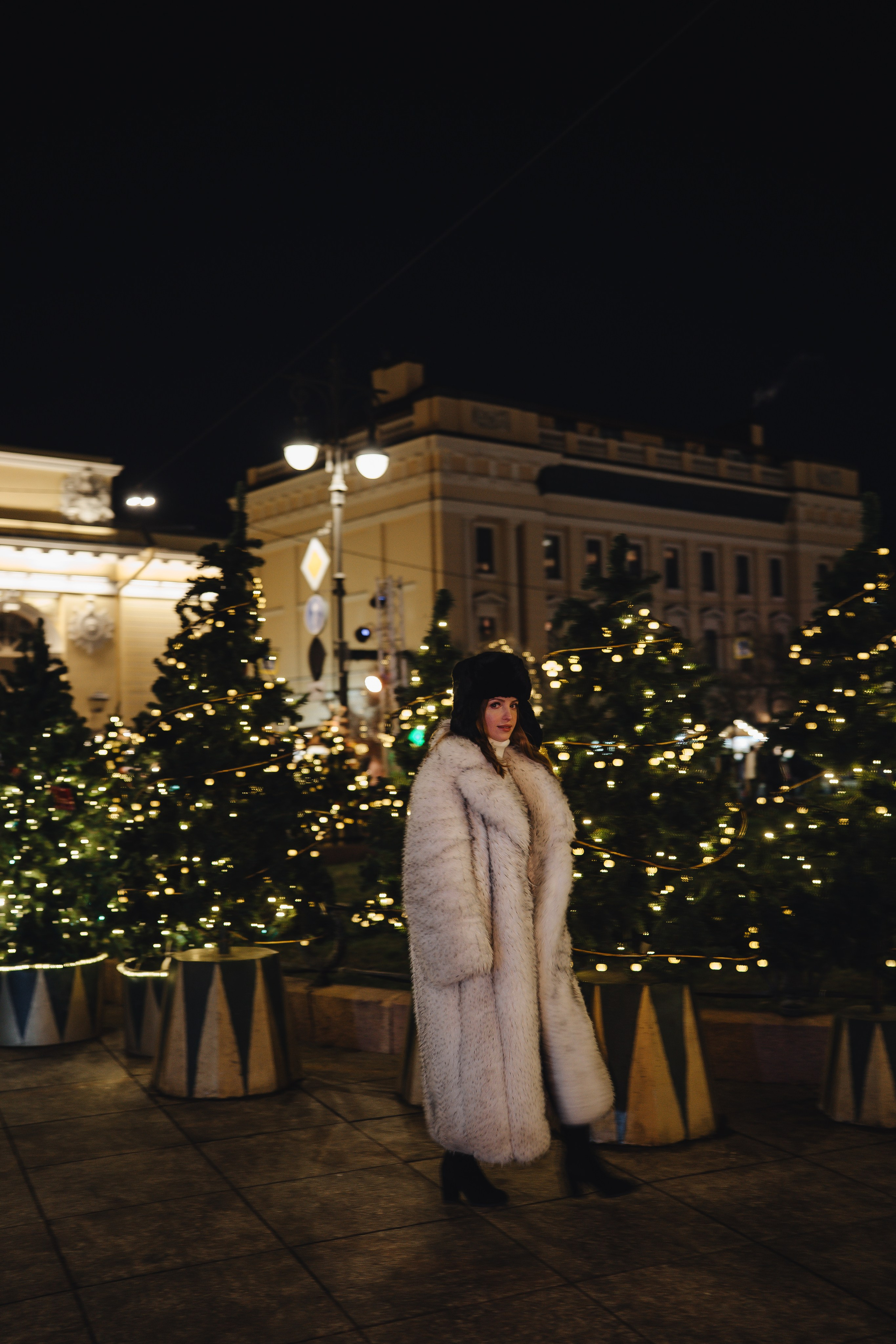 ПРОГУЛКА НА МАНЕЖНОЙ ПЛОЩАДИ ДЛЯ ДЕВУШКИ ПЕРЕД НОВЫМ ГОДОМ (НОВОГОДНЯЯ ФОТОСЕССИИЯ НА МАНЕЖНОЙ ПЛОЩАДИ). Профессиональный фотограф, Санкт-Петербург — Виктория Богомолова