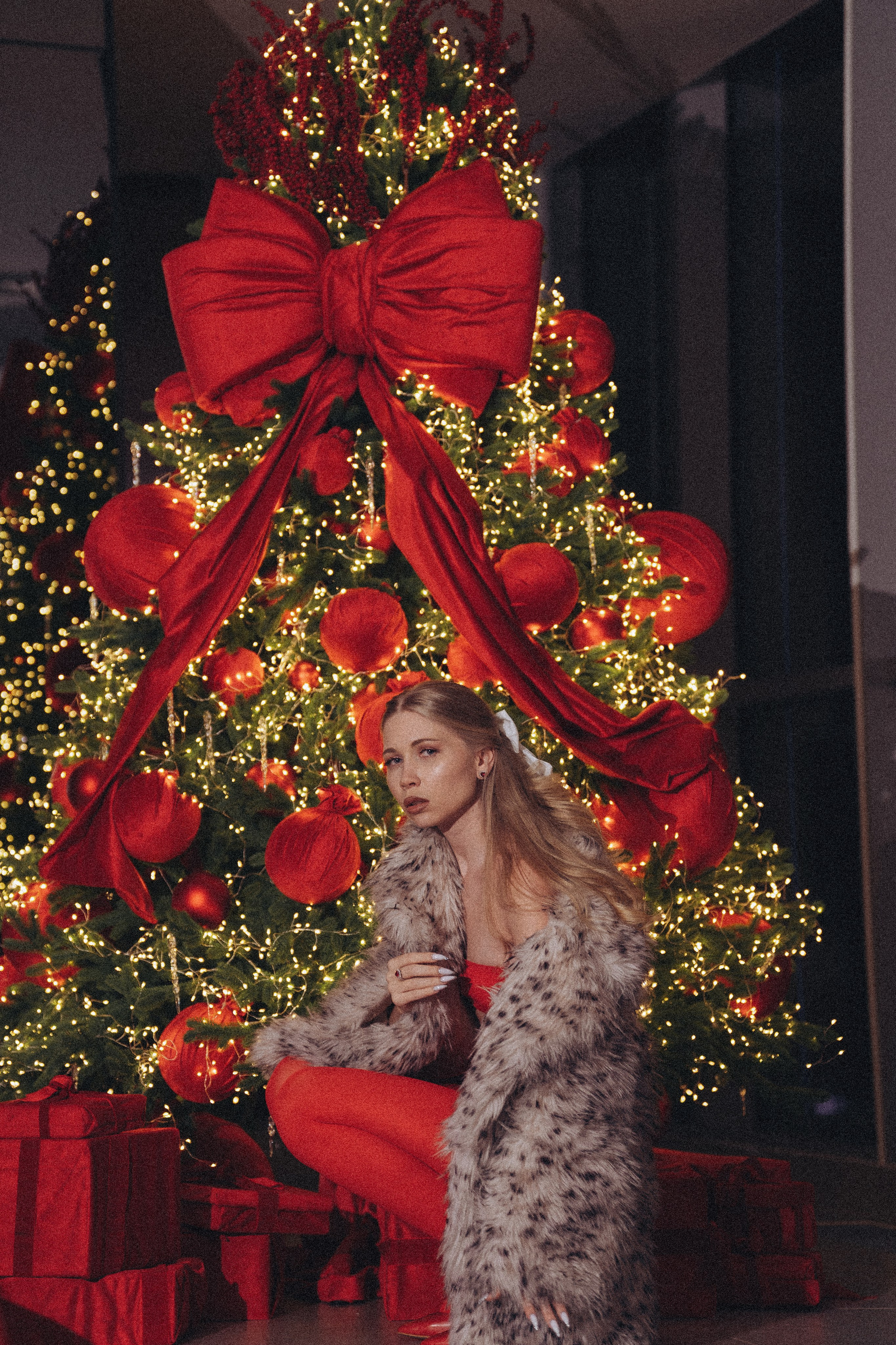 ФОТОСЕССИЯ К НОВОМУ ГОДУ В СТУДИИ С ЕЛОЧКОЙ КРАСИВЫЙ ОБРАЗ. Профессиональный фотограф, Санкт-Петербург — Виктория Богомолова