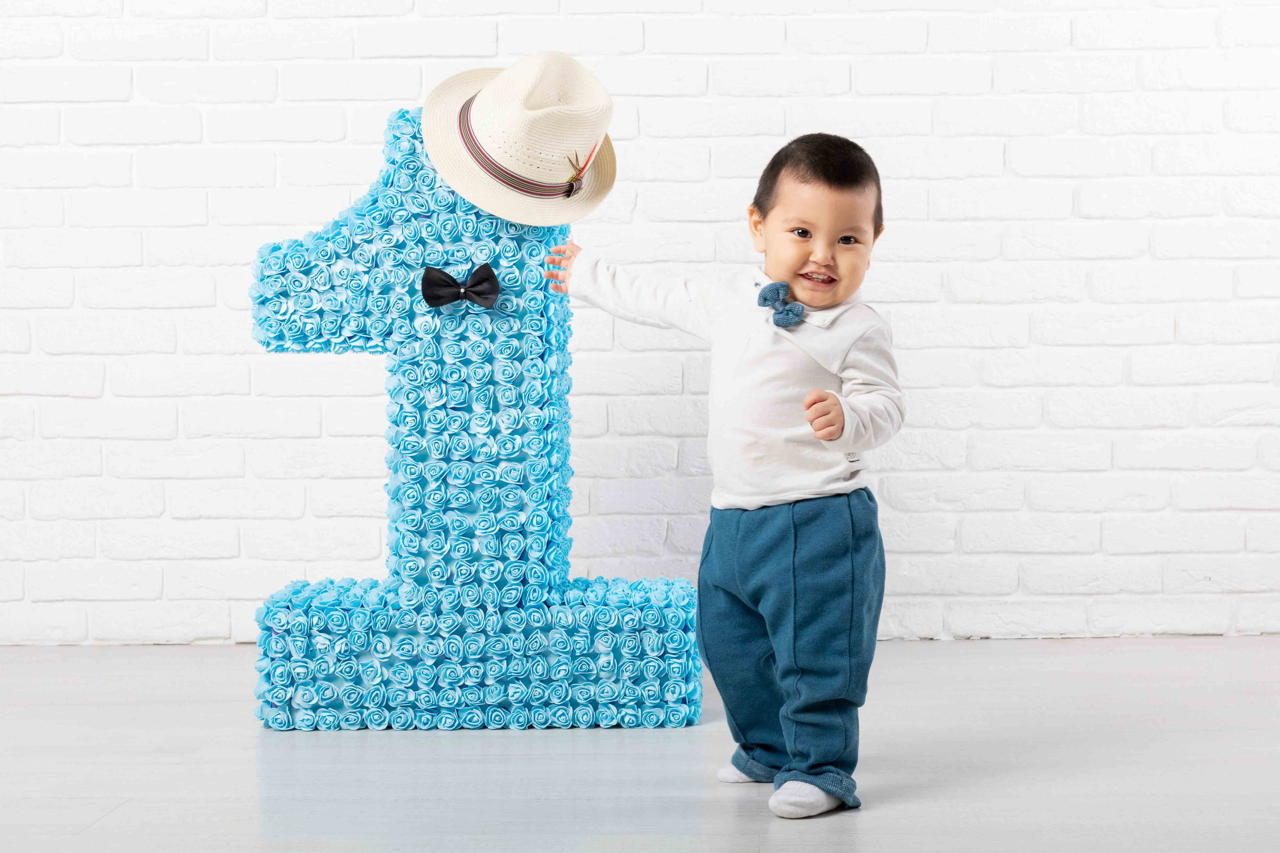 Фотосессия на один годик. Фотостудия Алматы. Семейная и детская фотостудия Family studio.Фотограф Алматы