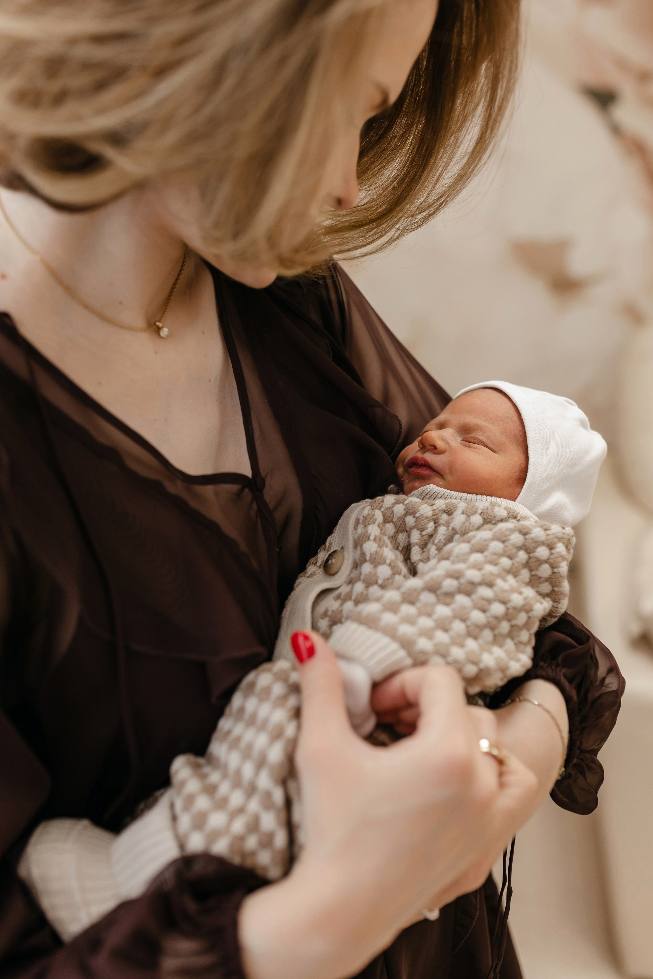 Фотограф на выписку из роддома в Краснодаре, выписка из Екатерининского роддома, фотограф Яна Морева. Семейный фотограф в Краснодаре Яна Морева
