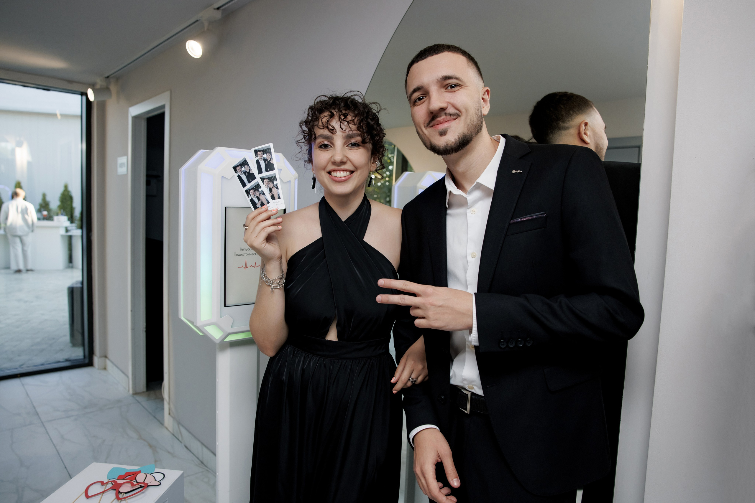 Фото-видео стойка Миксап (фотобудка нового поколения). Инсталаб Краснодар фото и видео интерактивы на ваше мероприятие