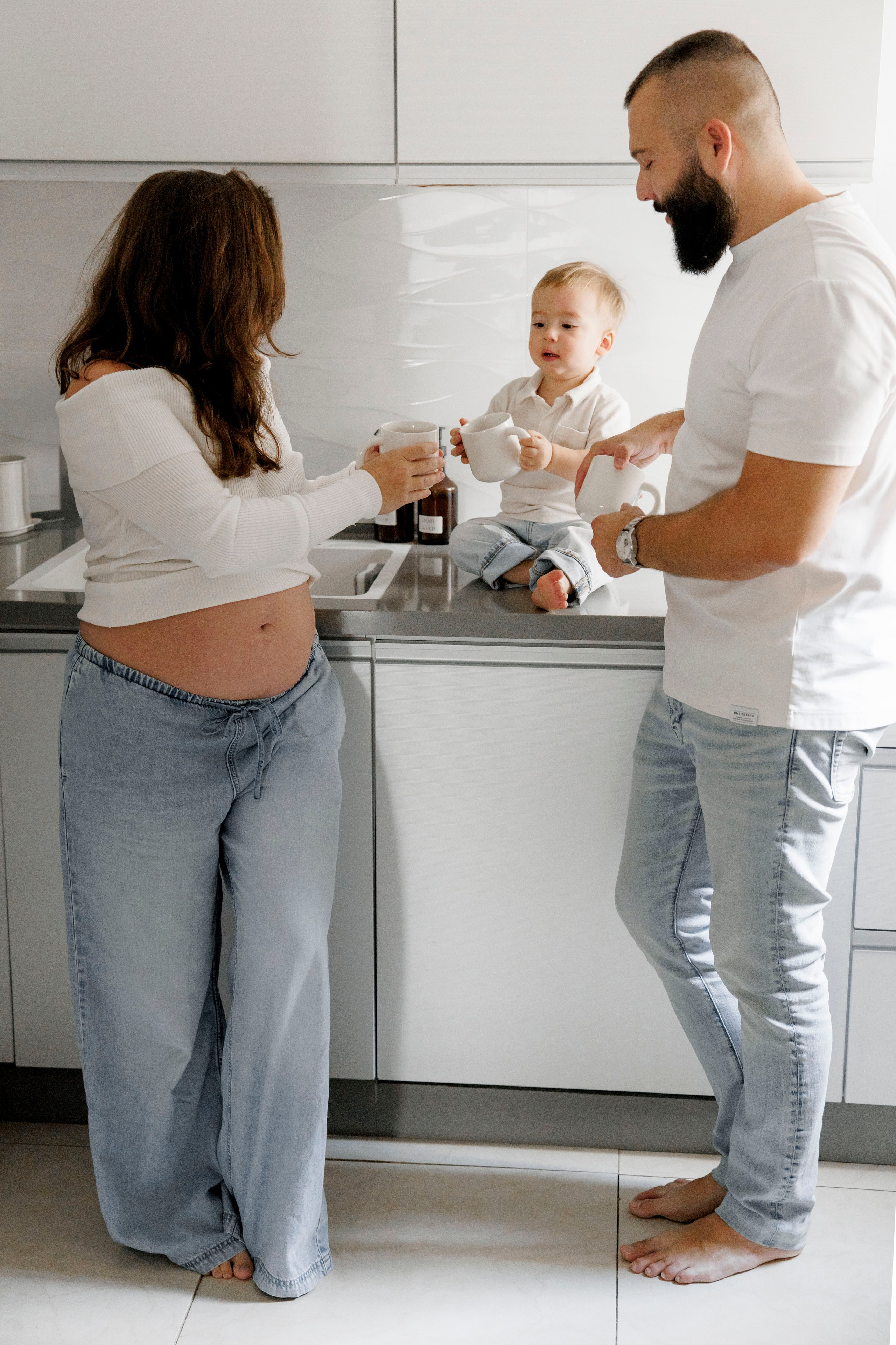 Pregnancy & Family photoshoot at home. Wedding and family photographer