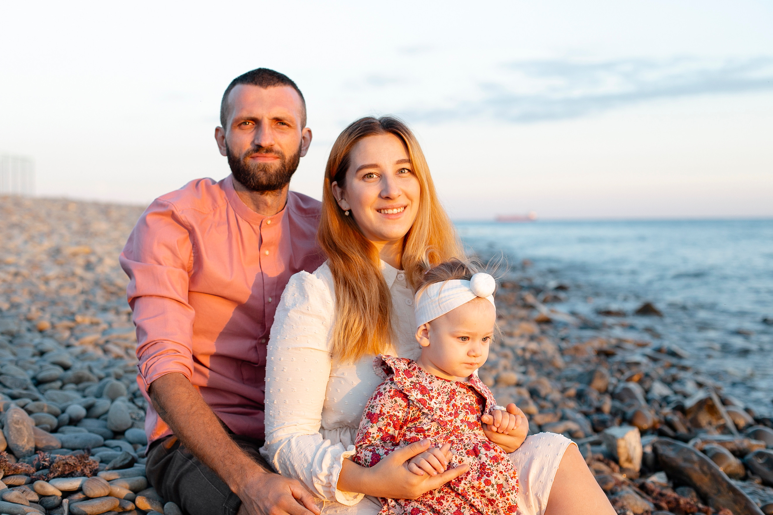 Семья на пляже. Семейный и репортажный фотограф в Новороссийске
