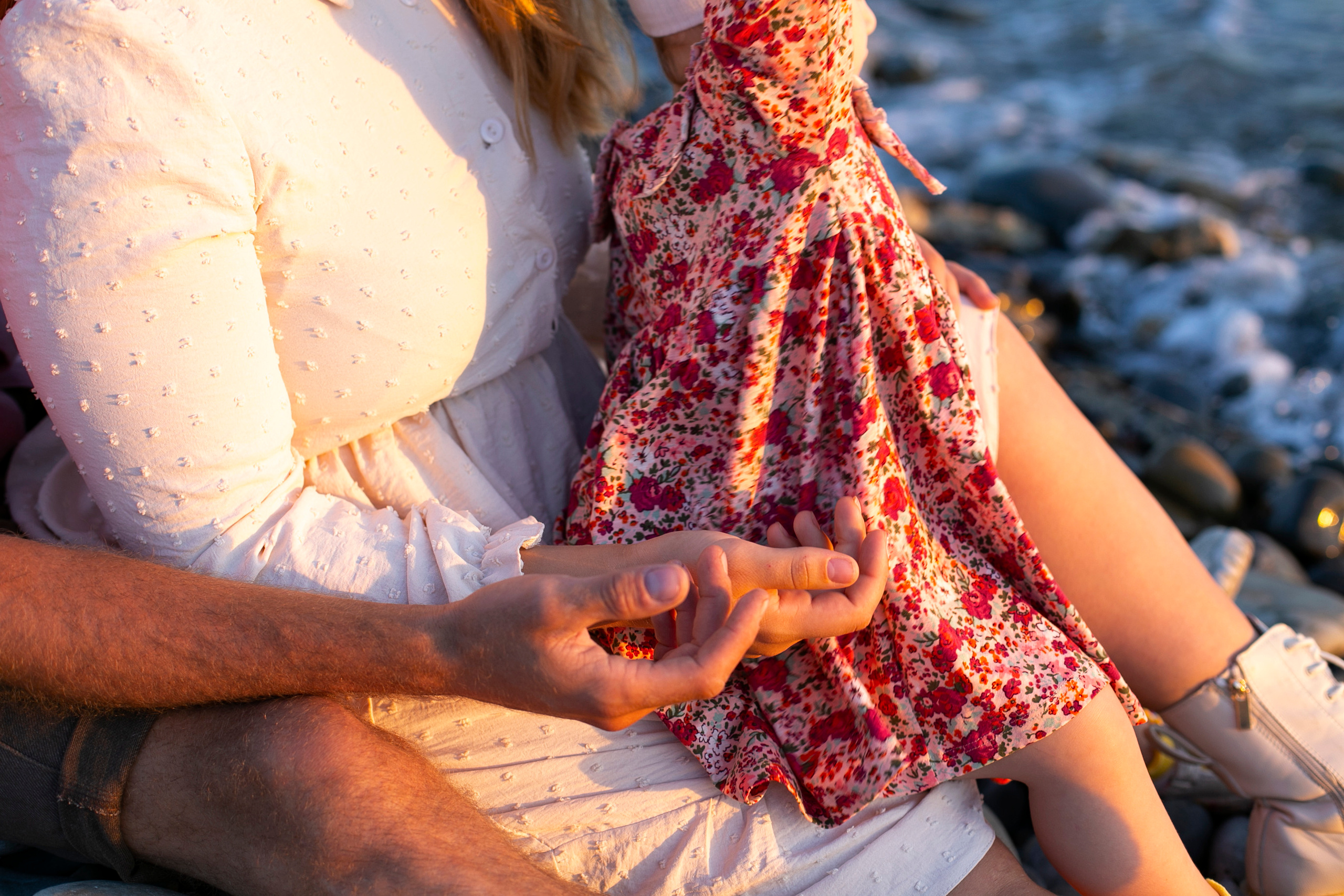 Семья на пляже. Семейный и репортажный фотограф в Новороссийске