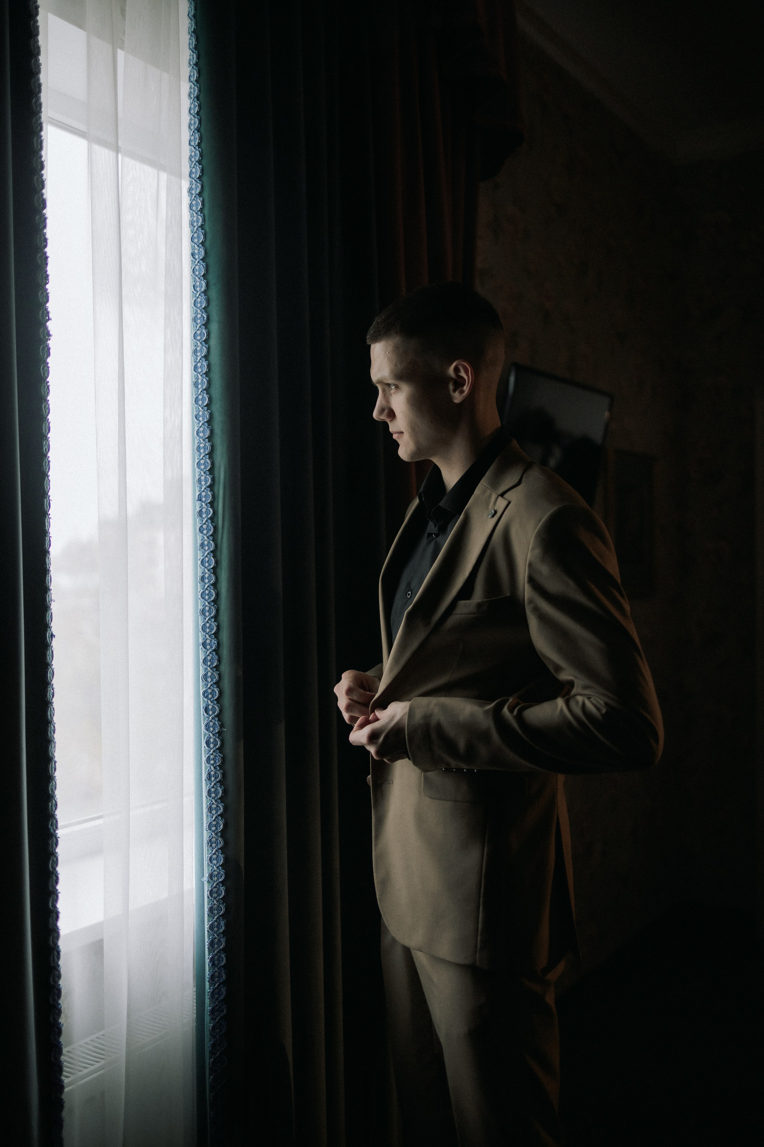 Свадебная прогулка Адель и Артём. Свадебная фотография. Арина Рубах