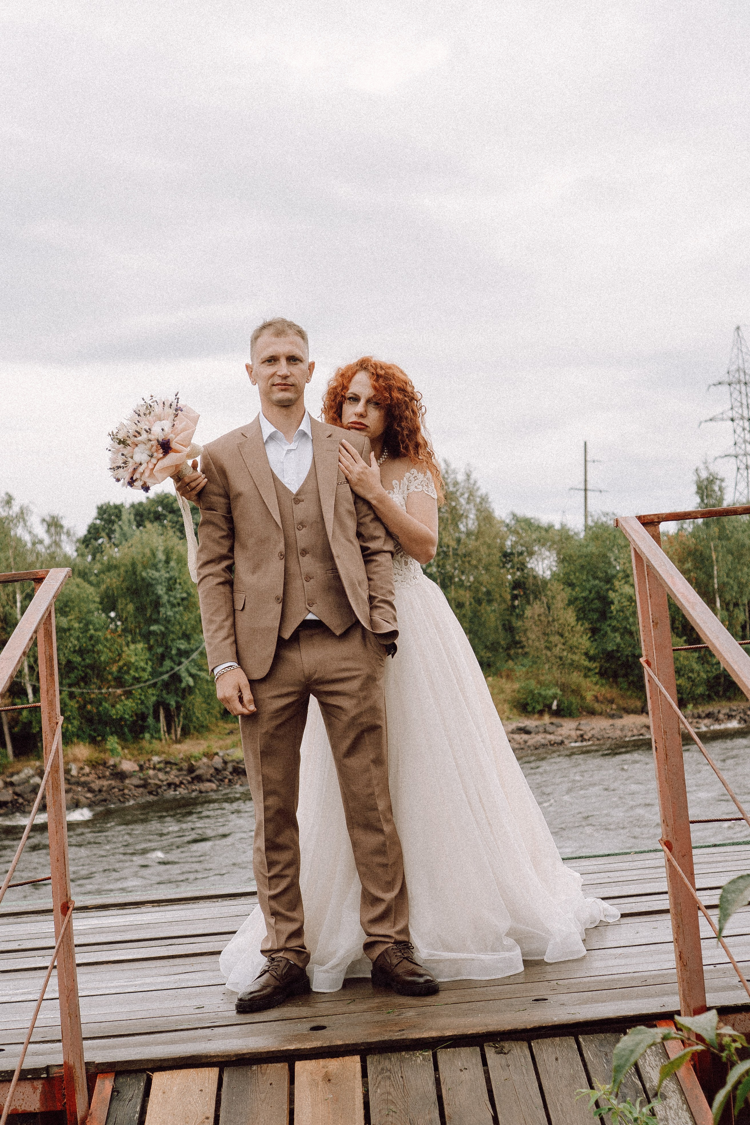 СВАДЕБНАЯ ФОТОСЕССИИЯ ПАРЫ В ГОРОДЕ ПРИОЗЕРСК В СОСНОВОМ ЛЕСУ И С ПИКАПОМ. Профессиональный фотограф, Санкт-Петербург — Виктория Богомолова