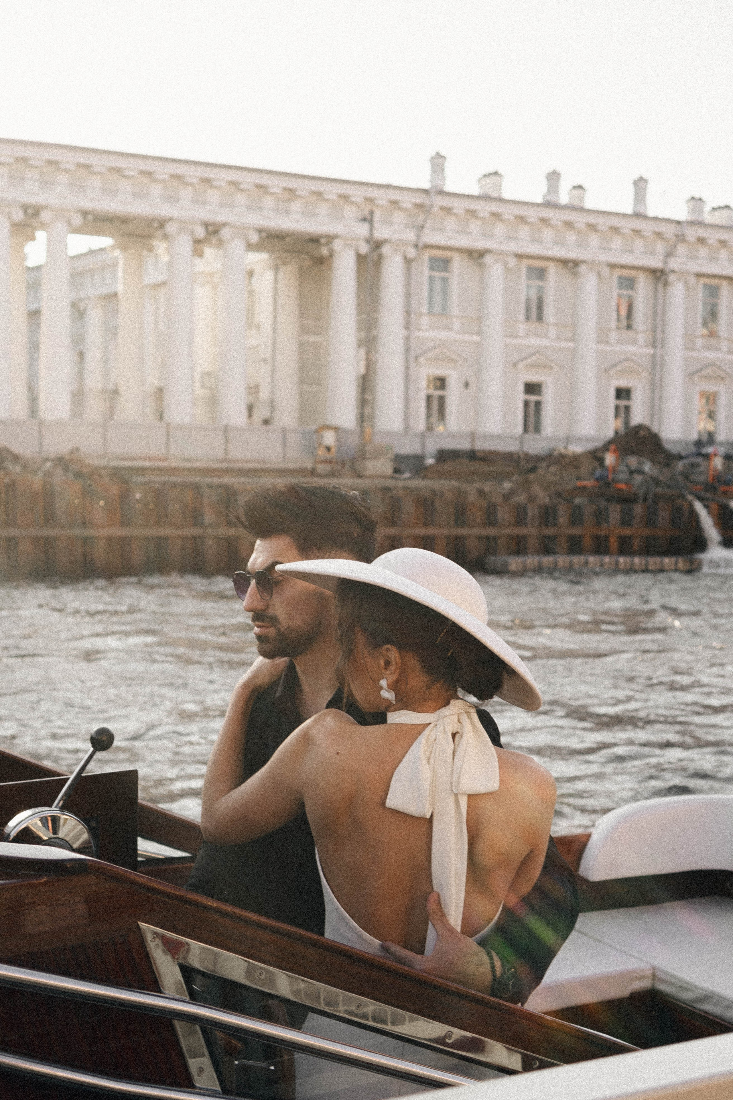 СВАДЕНБНАЯ СЬЕМКА НА КАТЕРЕ ПО КАНАЛАМ САНКТ-ПЕТЕРБУРГА И В АКВАТОРИИ НЕВЫ. Профессиональный фотограф, Санкт-Петербург — Виктория Богомолова