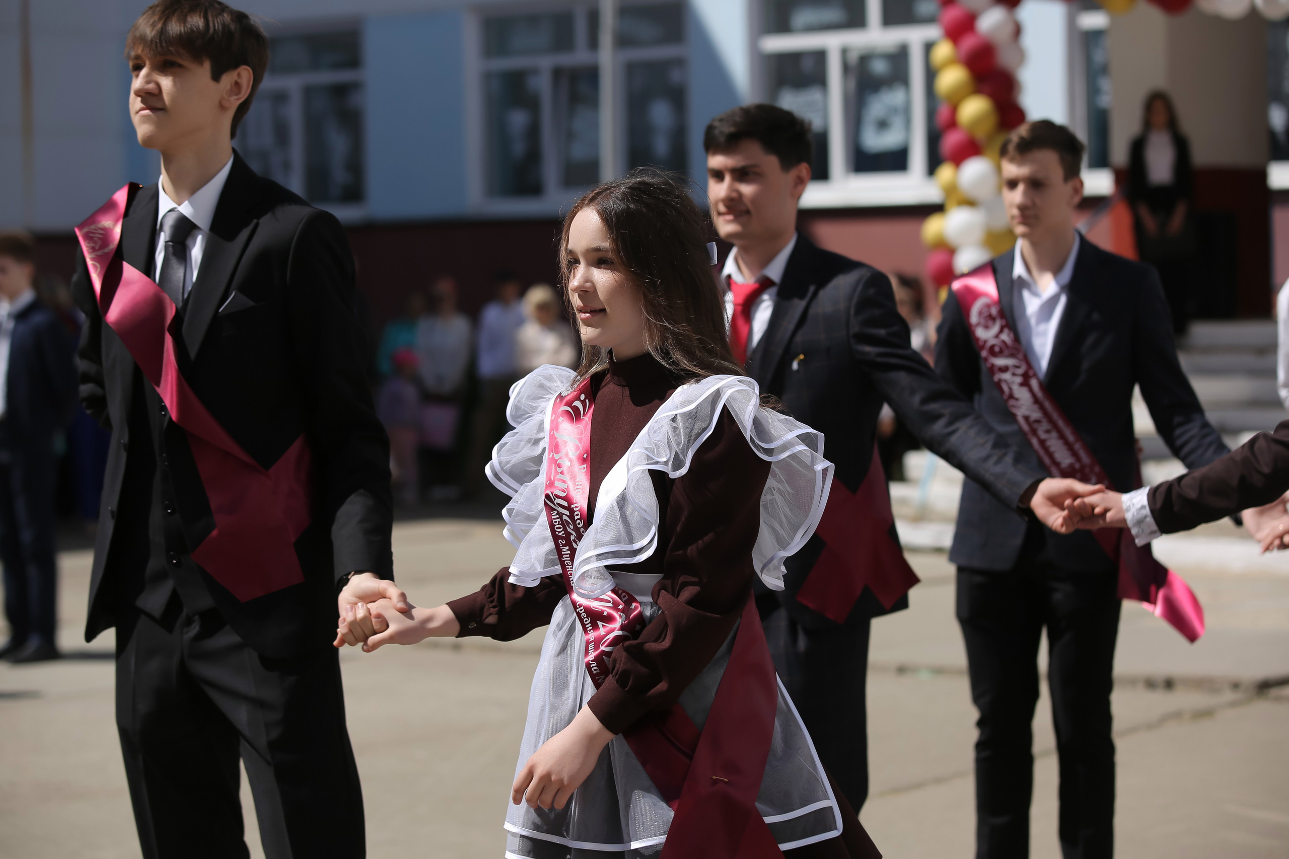 ЛИНЕЙКА «ПОСЛЕДНИЙ ЗВОНОК» 9 ШКОЛА 2024 г МЦЕНСК. ТВОЙ АЛЬБОМ / ТВОИ ПРАВИЛА