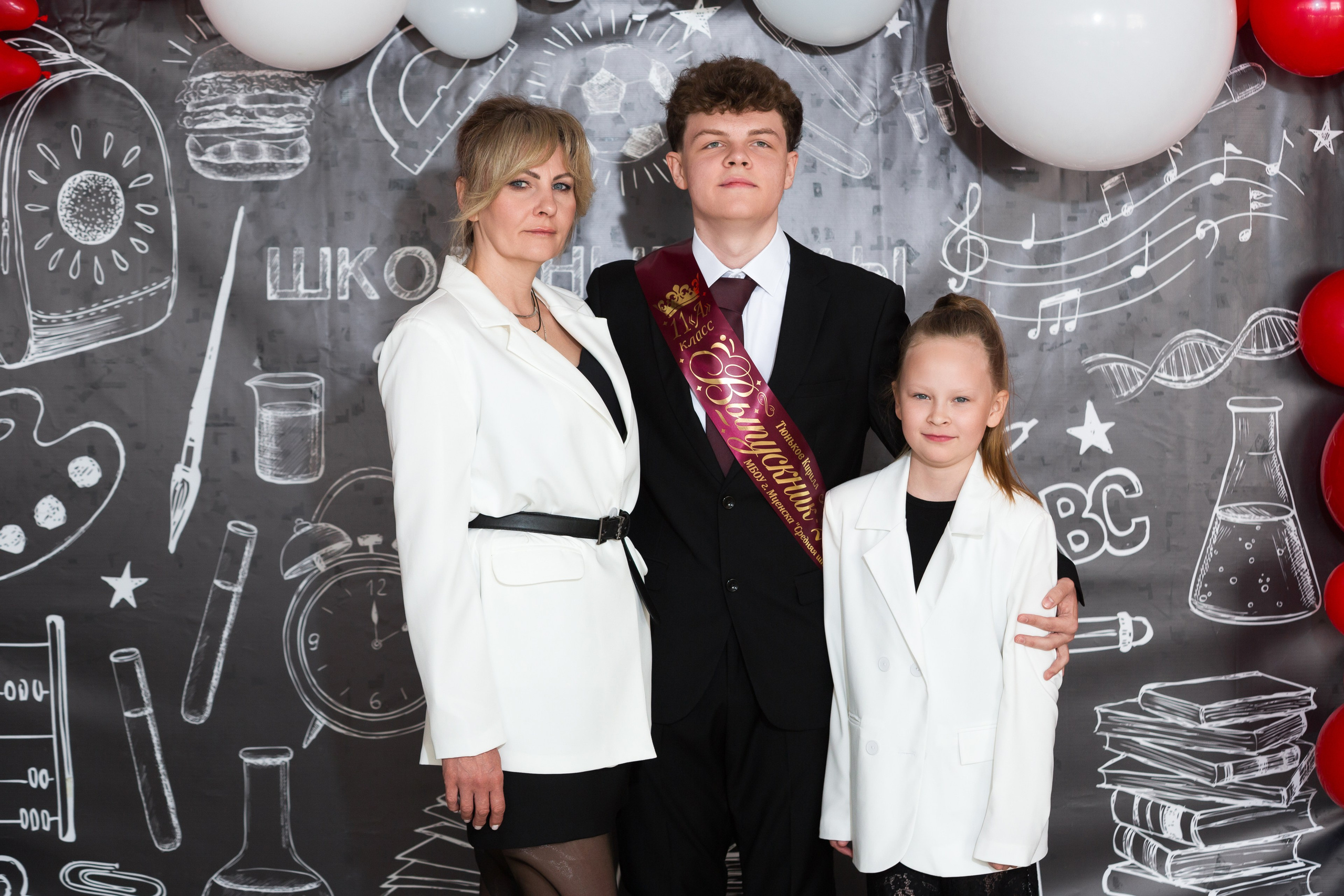 ФОТОСЕССИЯ С РОДИТЕЛЯМИ «ПОСЛЕДНИЙ ЗВОНОК — 2025» 9 ШКОЛА Г.МЦЕНСК. ТВОЙ АЛЬБОМ / ТВОИ ПРАВИЛА