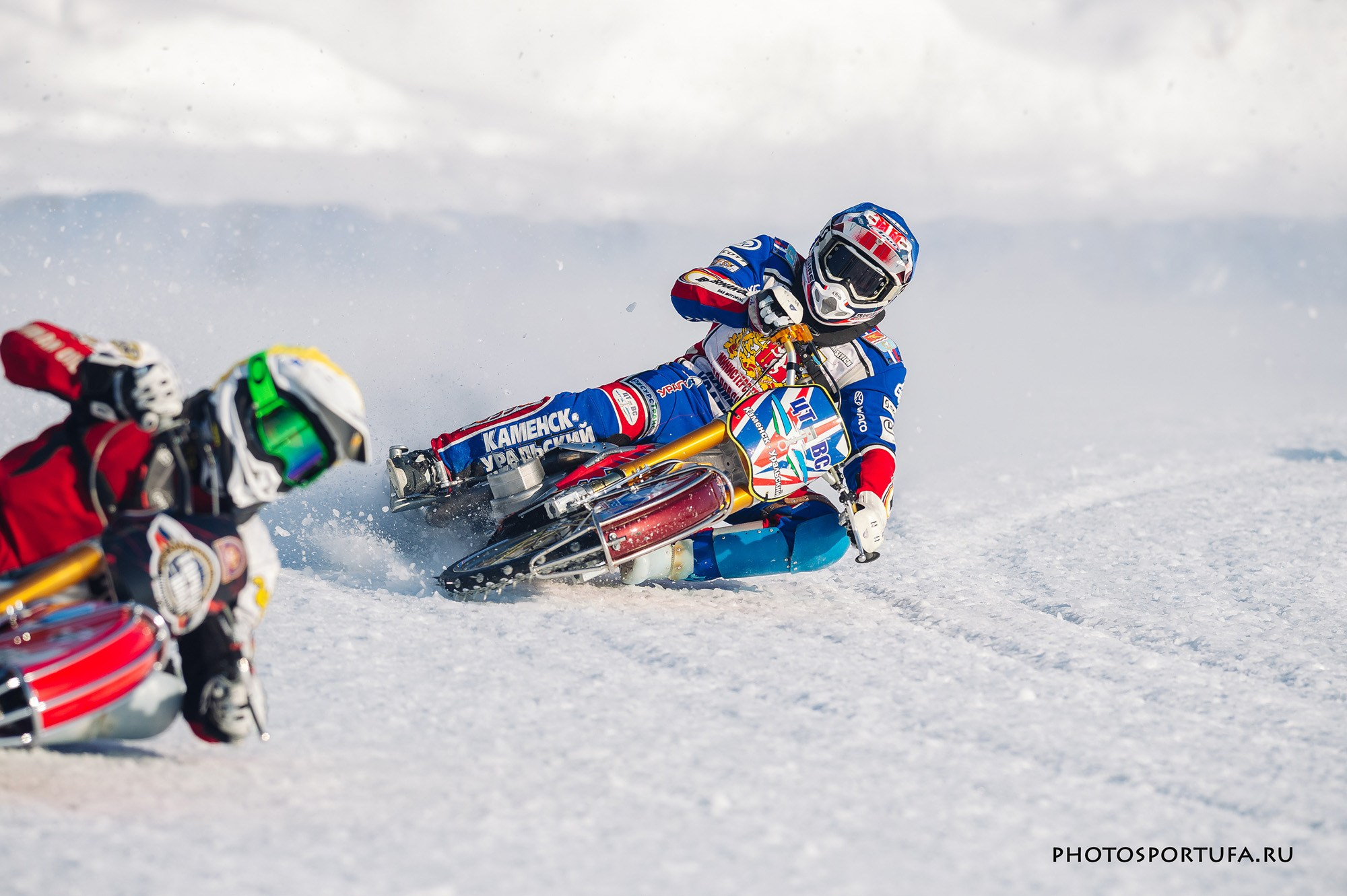 Мотогонку на льду. Спортивный фотограф в Уфе Евгений Буров
