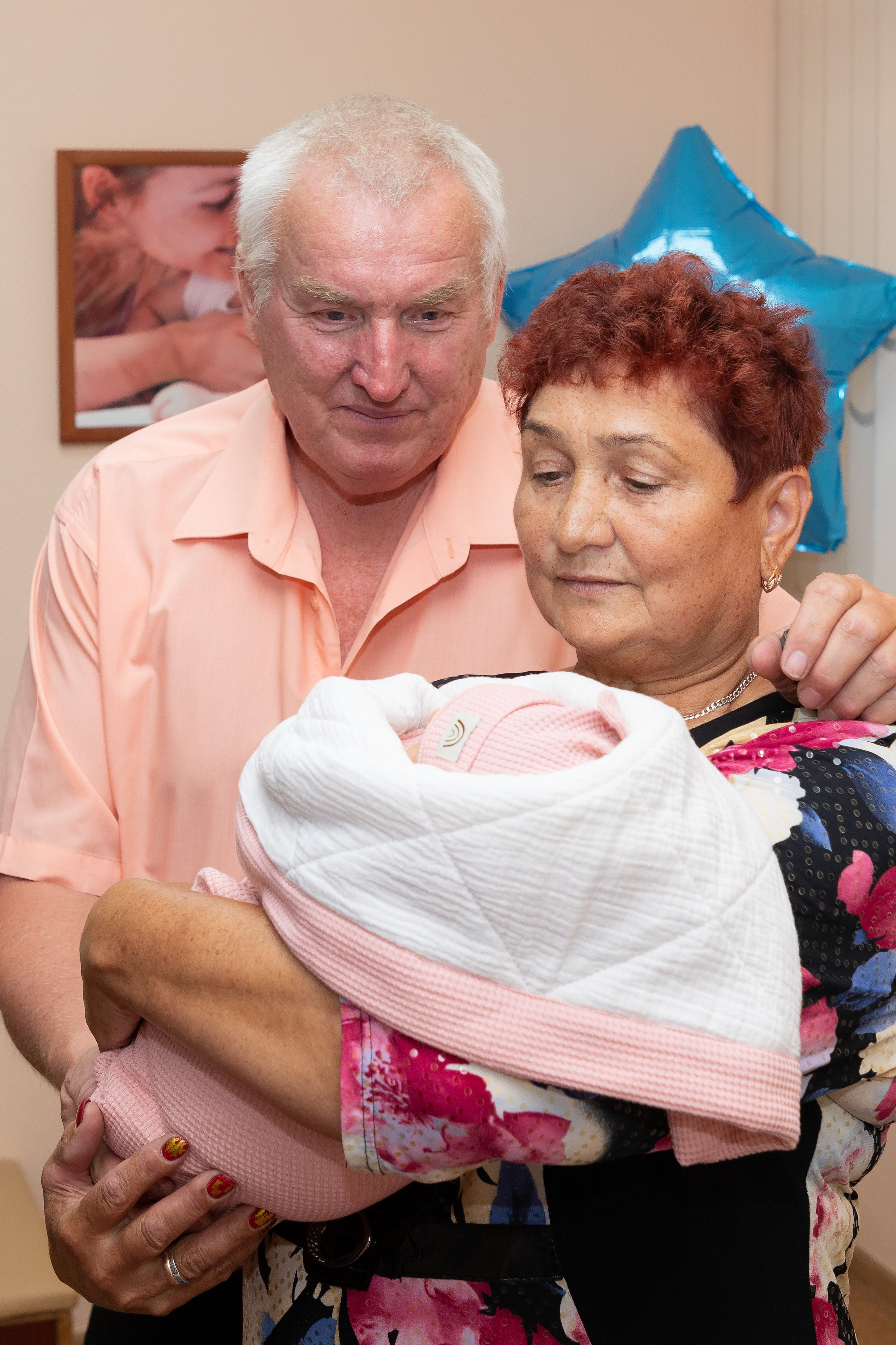 Выписка из роддома. Свадебный, семейный, школьный Фотограф и видеограф Худаноговы Александр и Ирина г. Зеленогорск, Красноярск