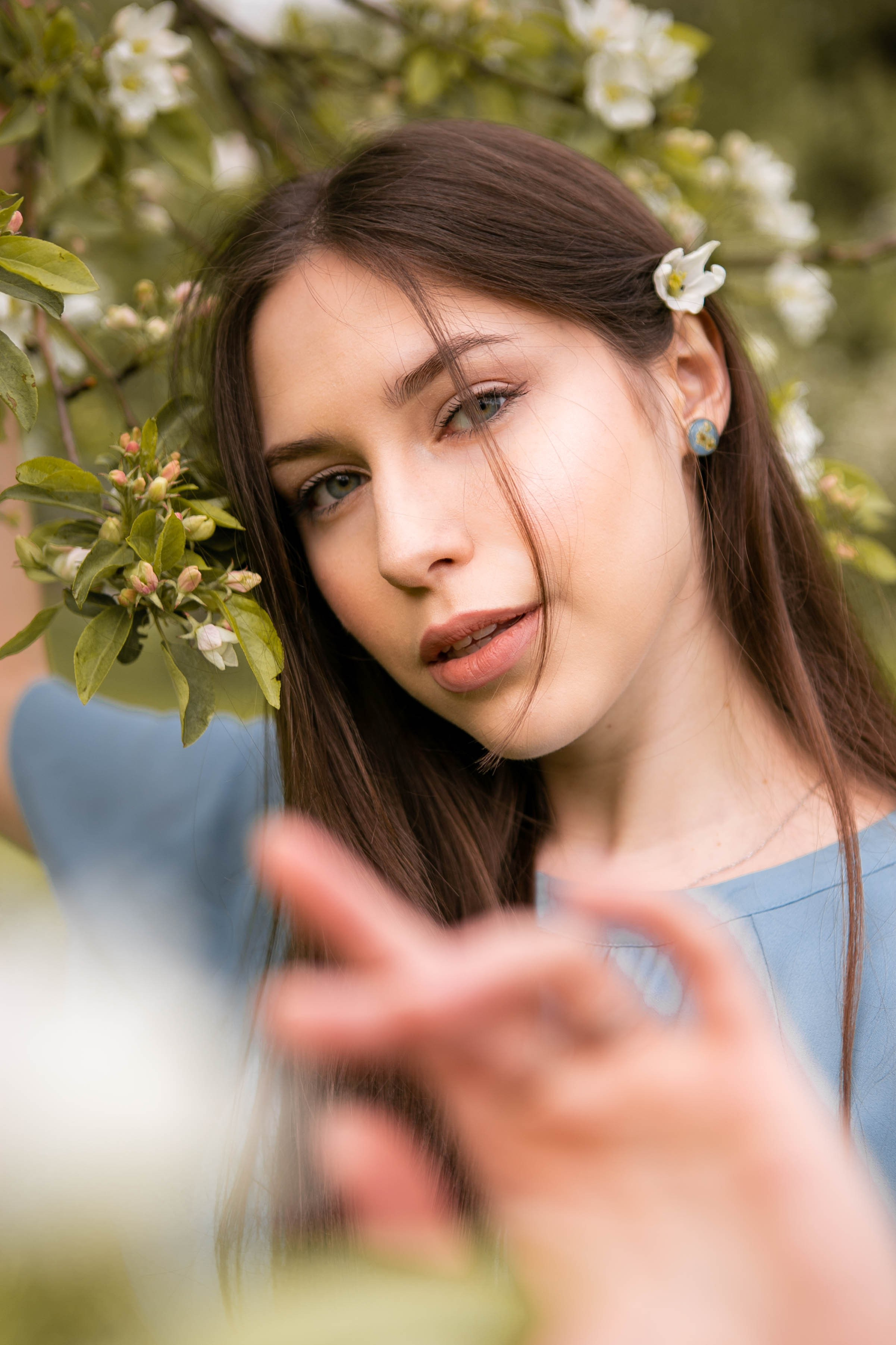 Красивая аватарка, женская фотосессия в Москве и Подмосковье. Фотосъемка в цветении яблони. Фотосессия на улице. Лучший фотограф Москвы. Идеи для фотосъемки.