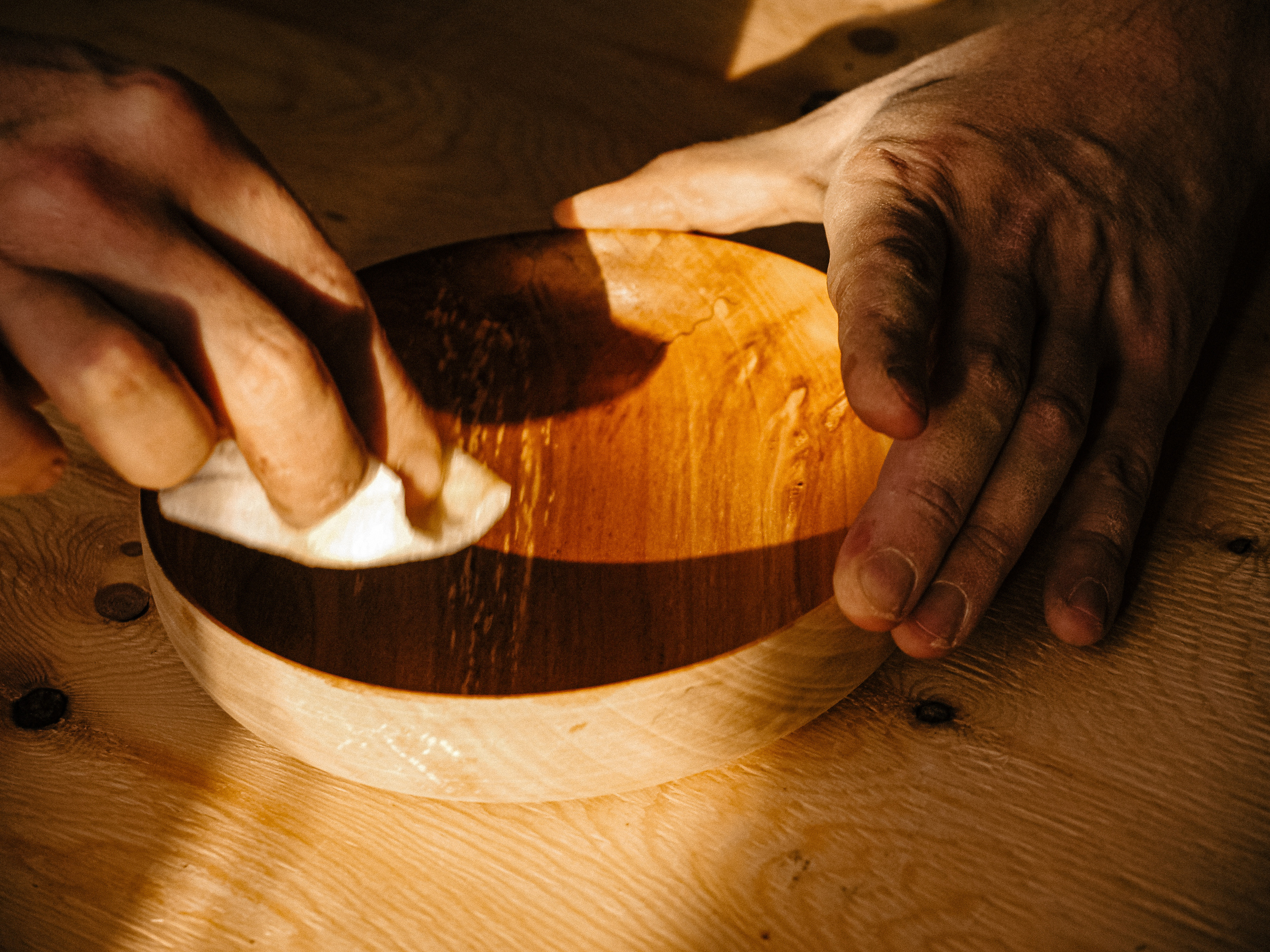 Антон в своей столярной мастерской. Женя Красовская | Портретный Фотограф | Визуал для брендов