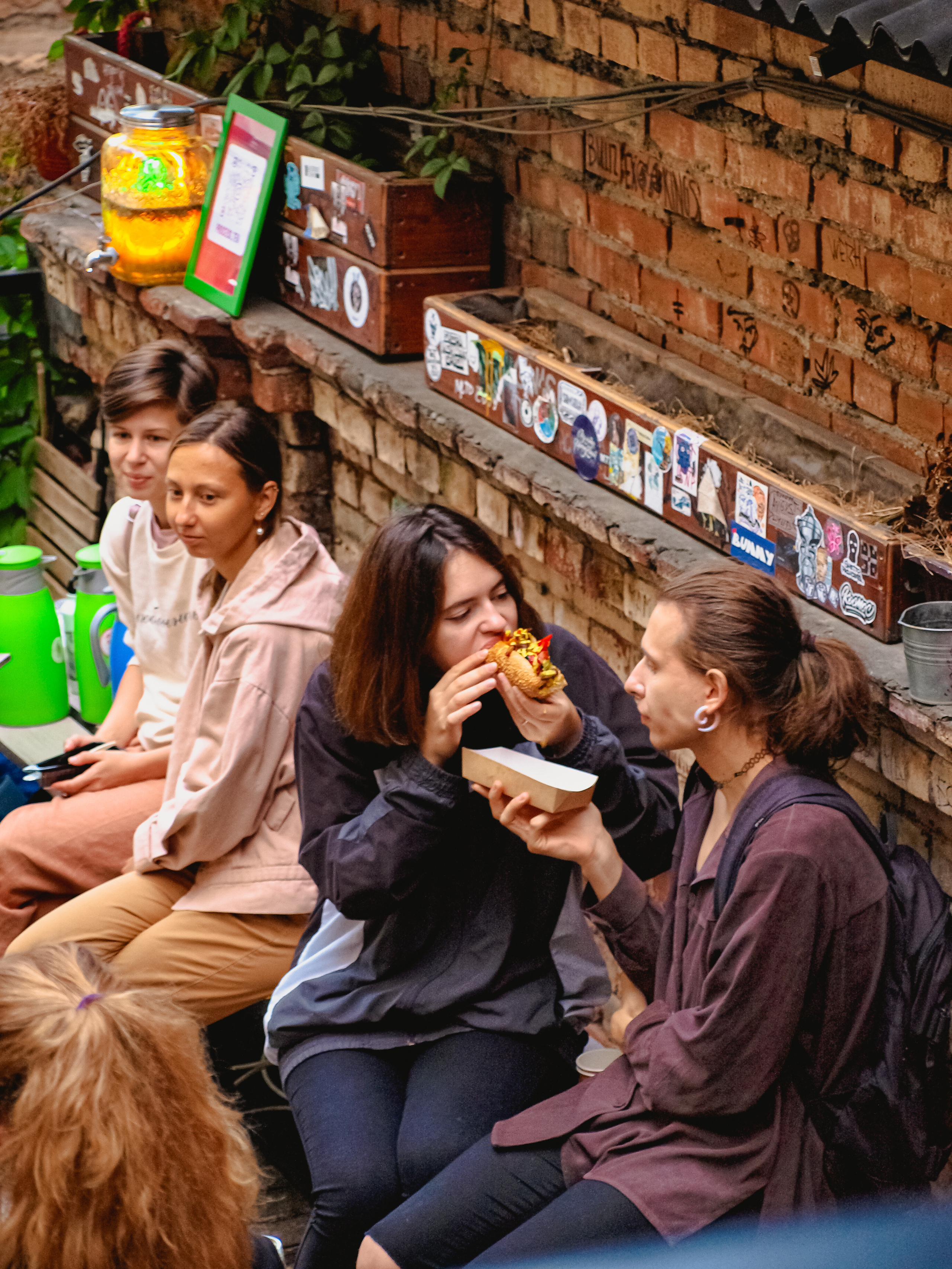 День рождения сети бургерных Hood Street Food. Репортаж. Женя Красовская | Портретный Фотограф | Визуал для брендов