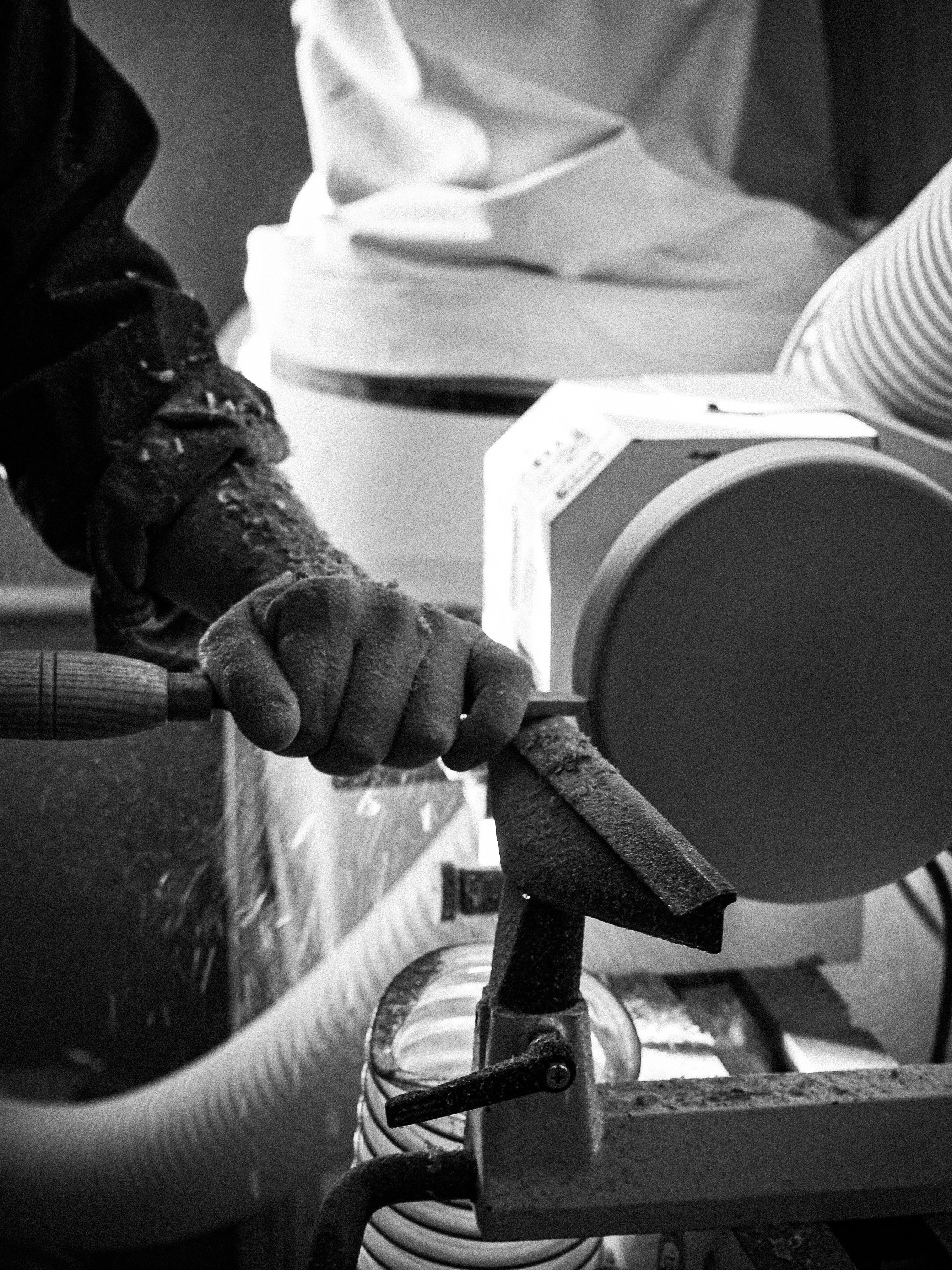 Антон в своей столярной мастерской. Женя Красовская | Портретный Фотограф | Визуал для брендов