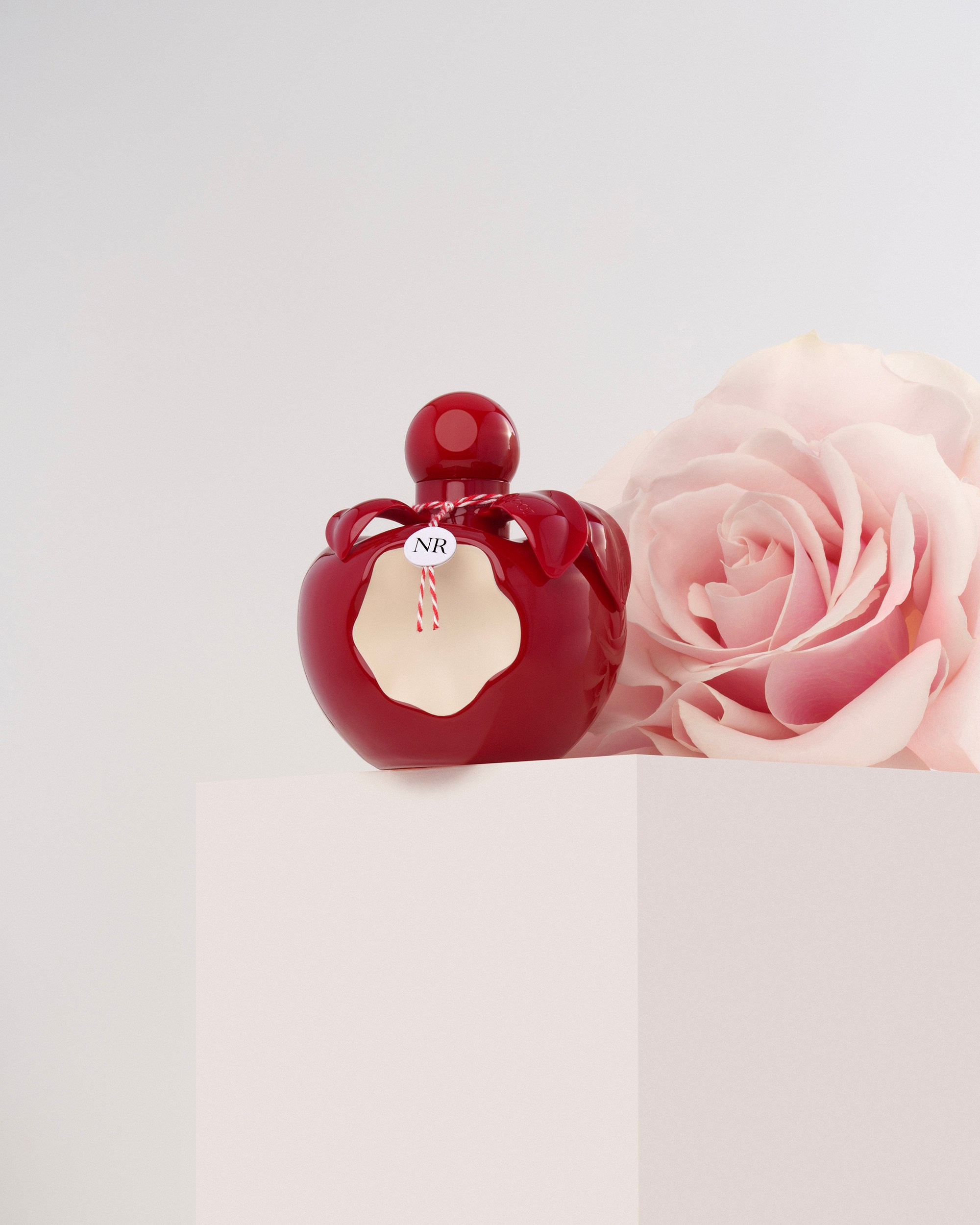 Съемка парфюма Nina Ricci. Бьюти и предметный фотограф в Москве Светлана Грачева