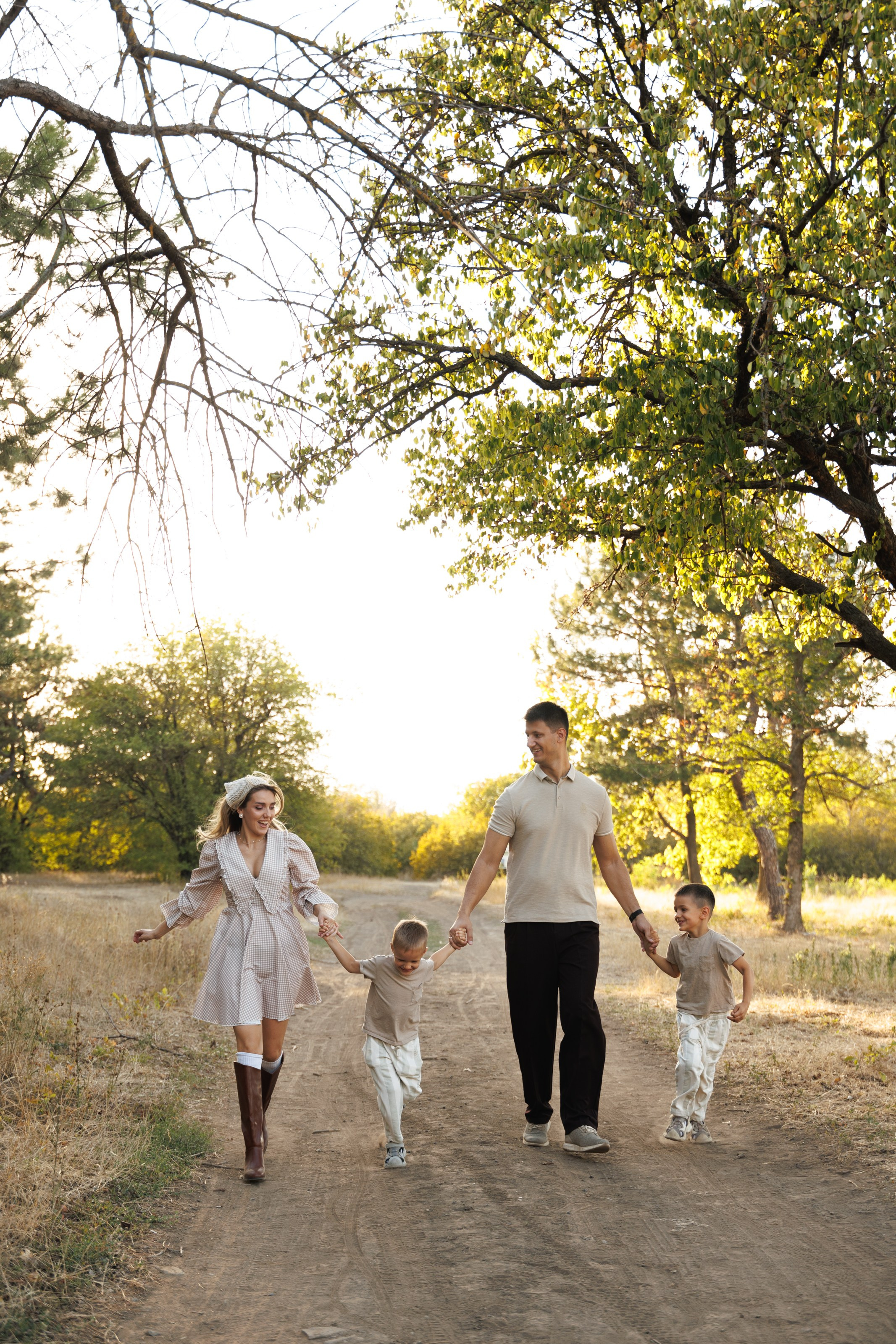 Дмитрий, Евгения, Мотя и Тима. Свадебный фотограф в Ростове — на — Дону Александра Пивоварова