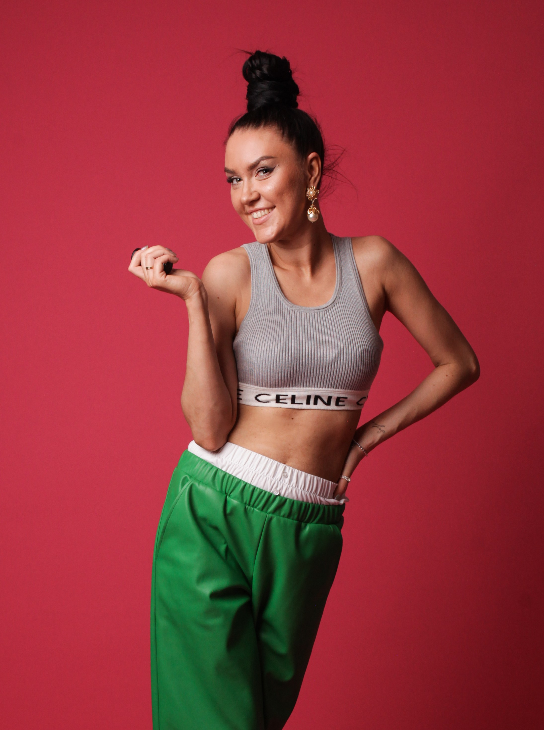 ЯРКИЙ РОЗОВЫЙ ФОН | АВТОПОРТРЕТНАЯ. YourSelf.photostudio | автопортретная фотостудия ТОЛЬЯТТИ