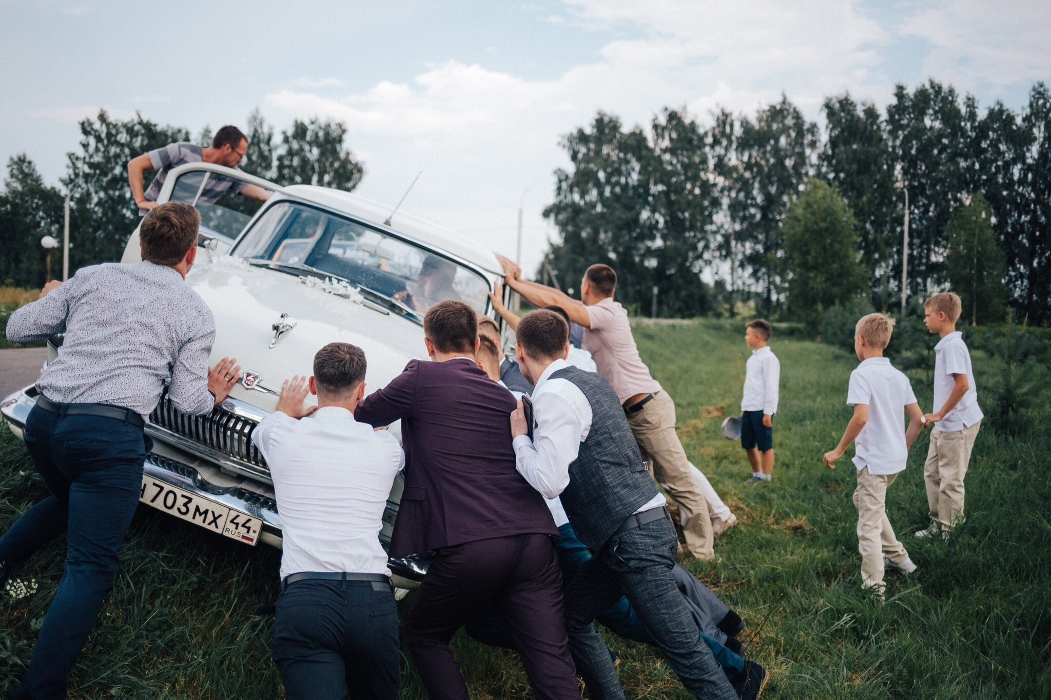 Вероника и Владимир. Прокат Аренда ретро автомобилей Волга ГАЗ 21  Кострома