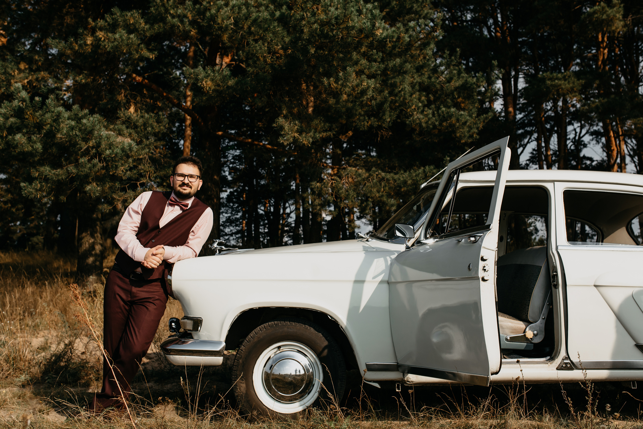 Варвара и Саша. Прокат Аренда ретро автомобилей Волга ГАЗ 21  Кострома