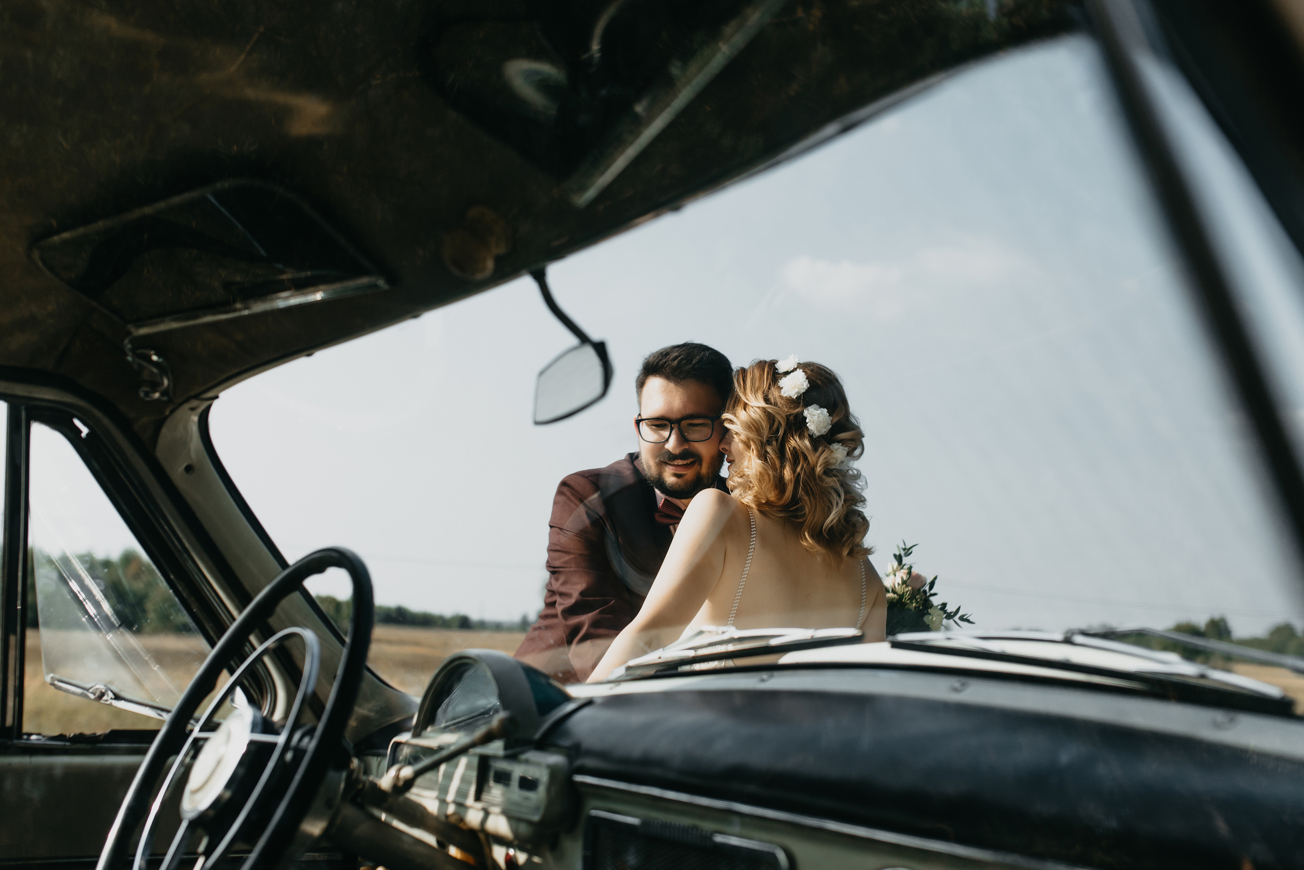 Варвара и Саша. Прокат Аренда ретро автомобилей Волга ГАЗ 21  Кострома