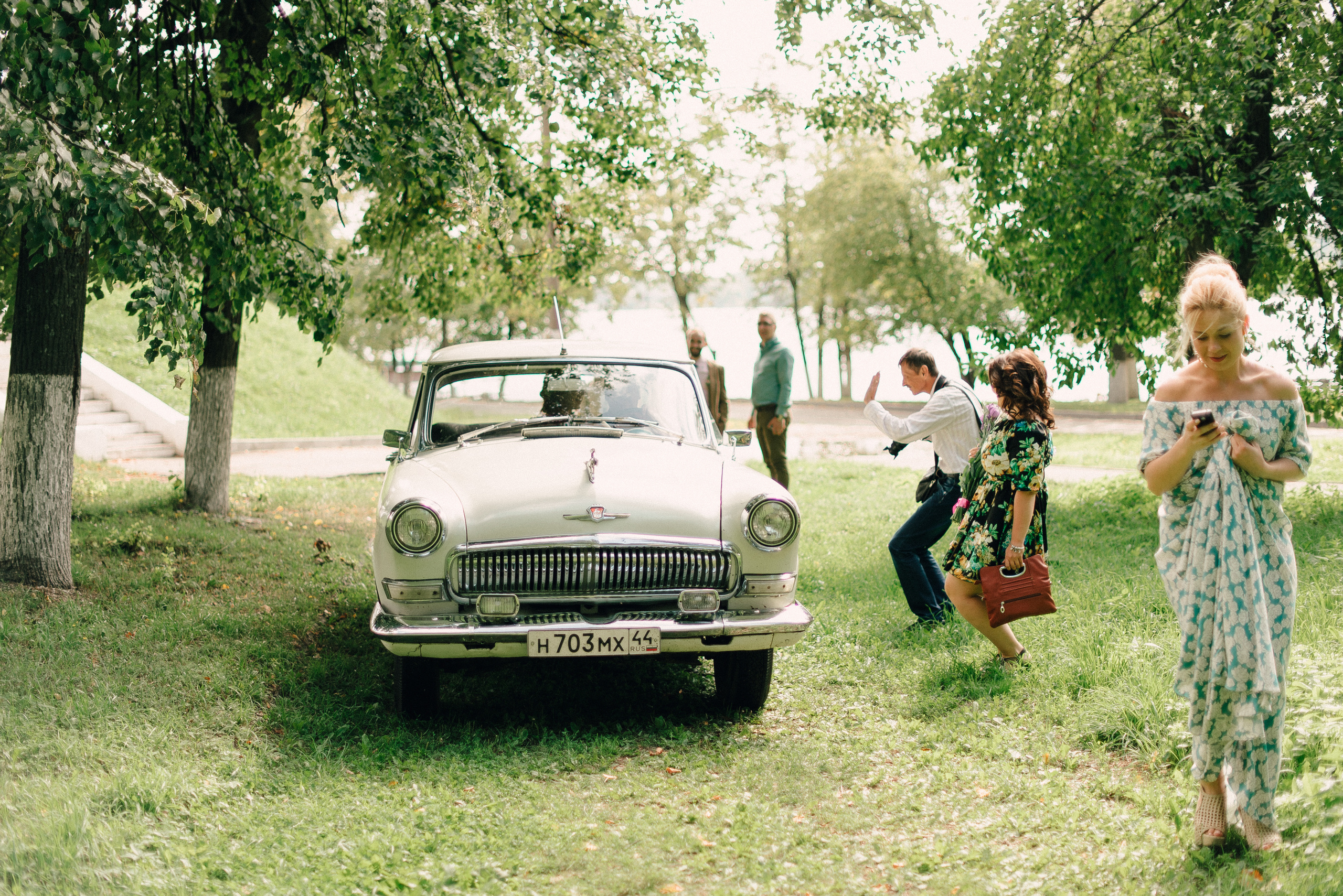 Саша и Катя. Прокат Аренда ретро автомобилей Волга ГАЗ 21  Кострома