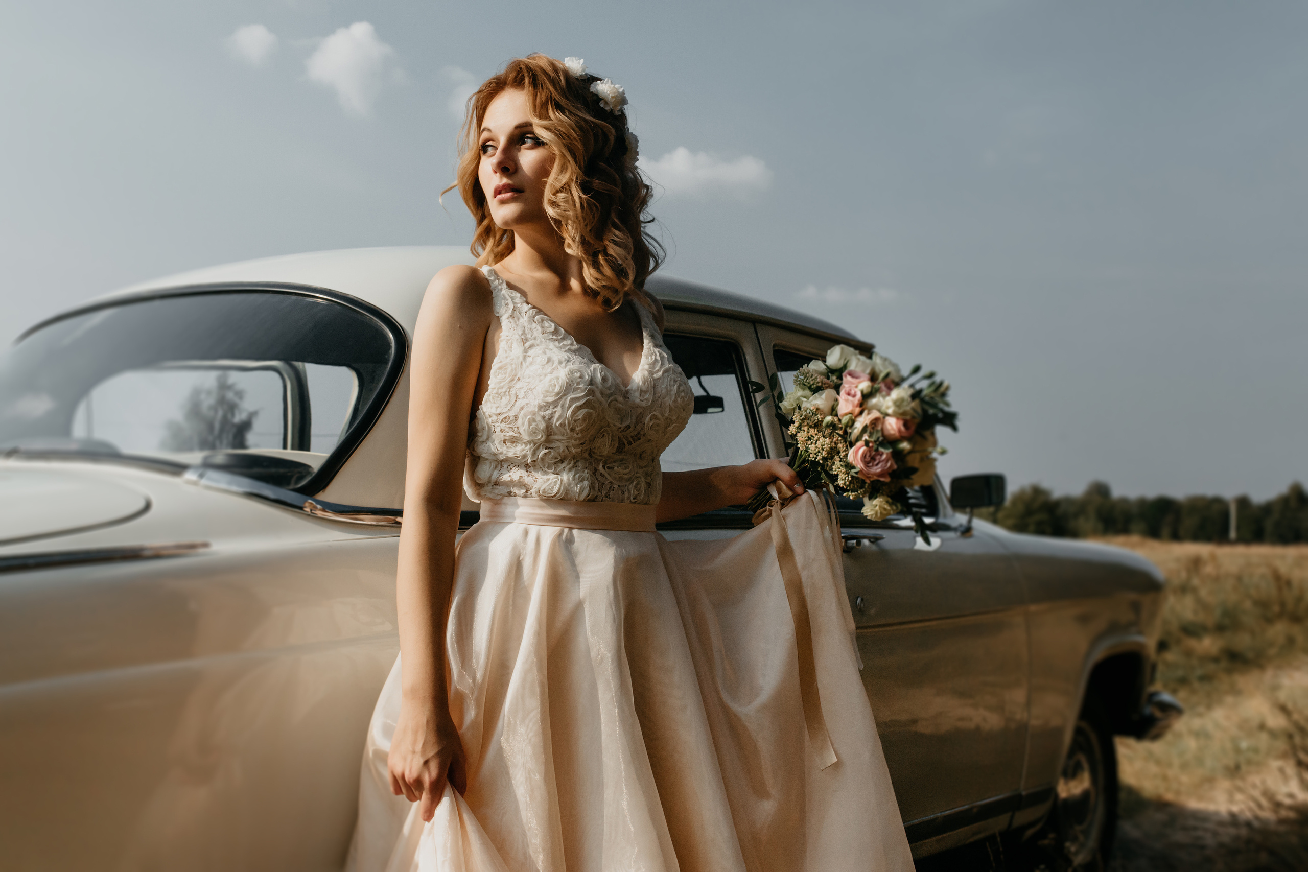 Варвара и Саша. Прокат Аренда ретро автомобилей Волга ГАЗ 21  Кострома