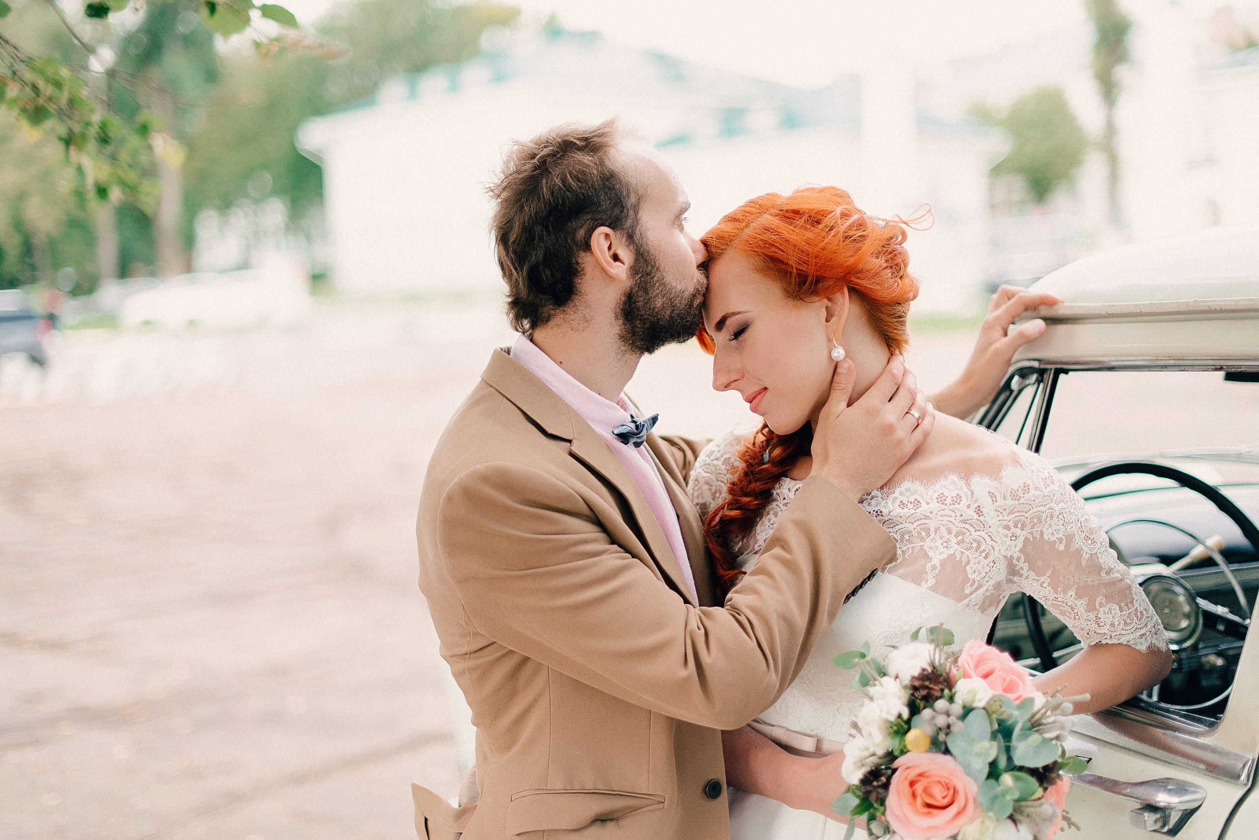 Саша и Катя. Прокат Аренда ретро автомобилей Волга ГАЗ 21  Кострома