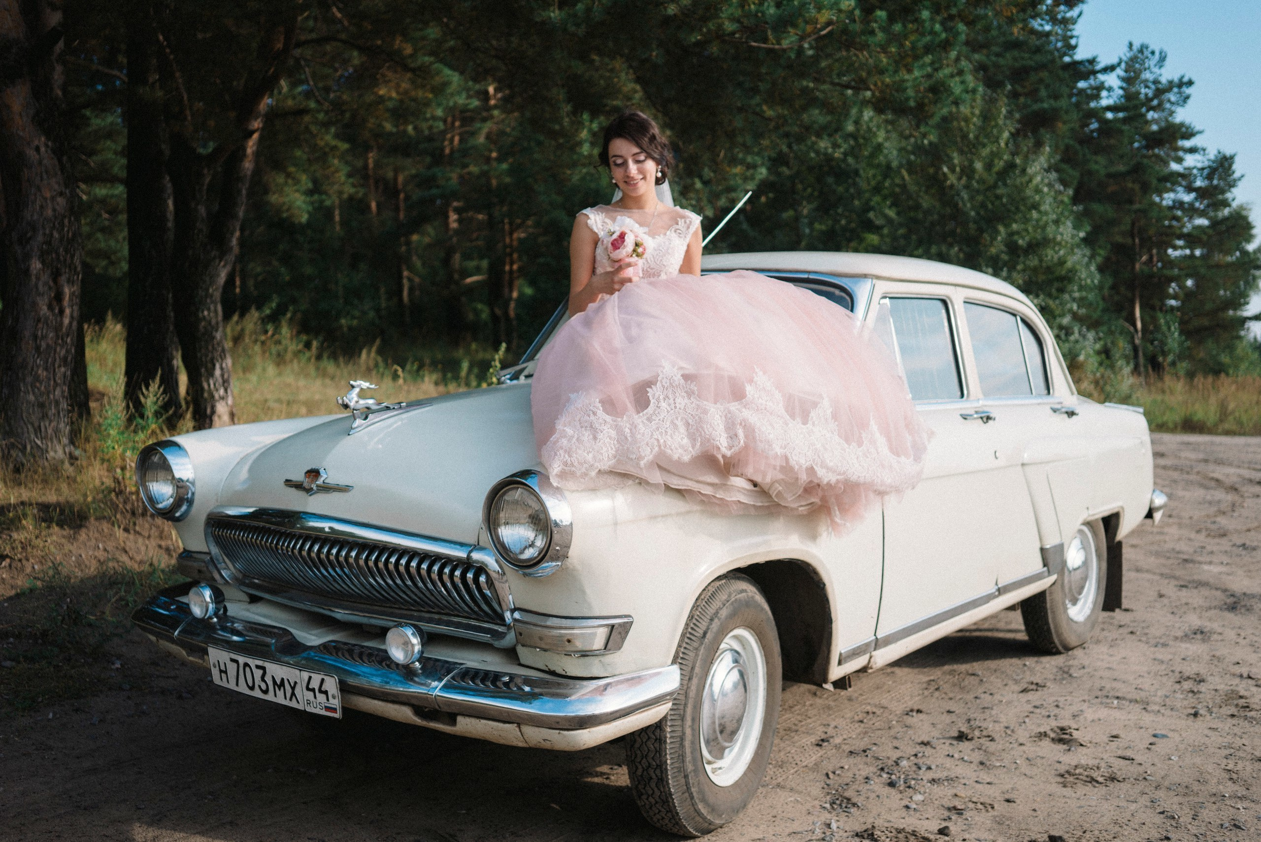 Георгий и Мария. Прокат Аренда ретро автомобилей Волга ГАЗ 21  Кострома