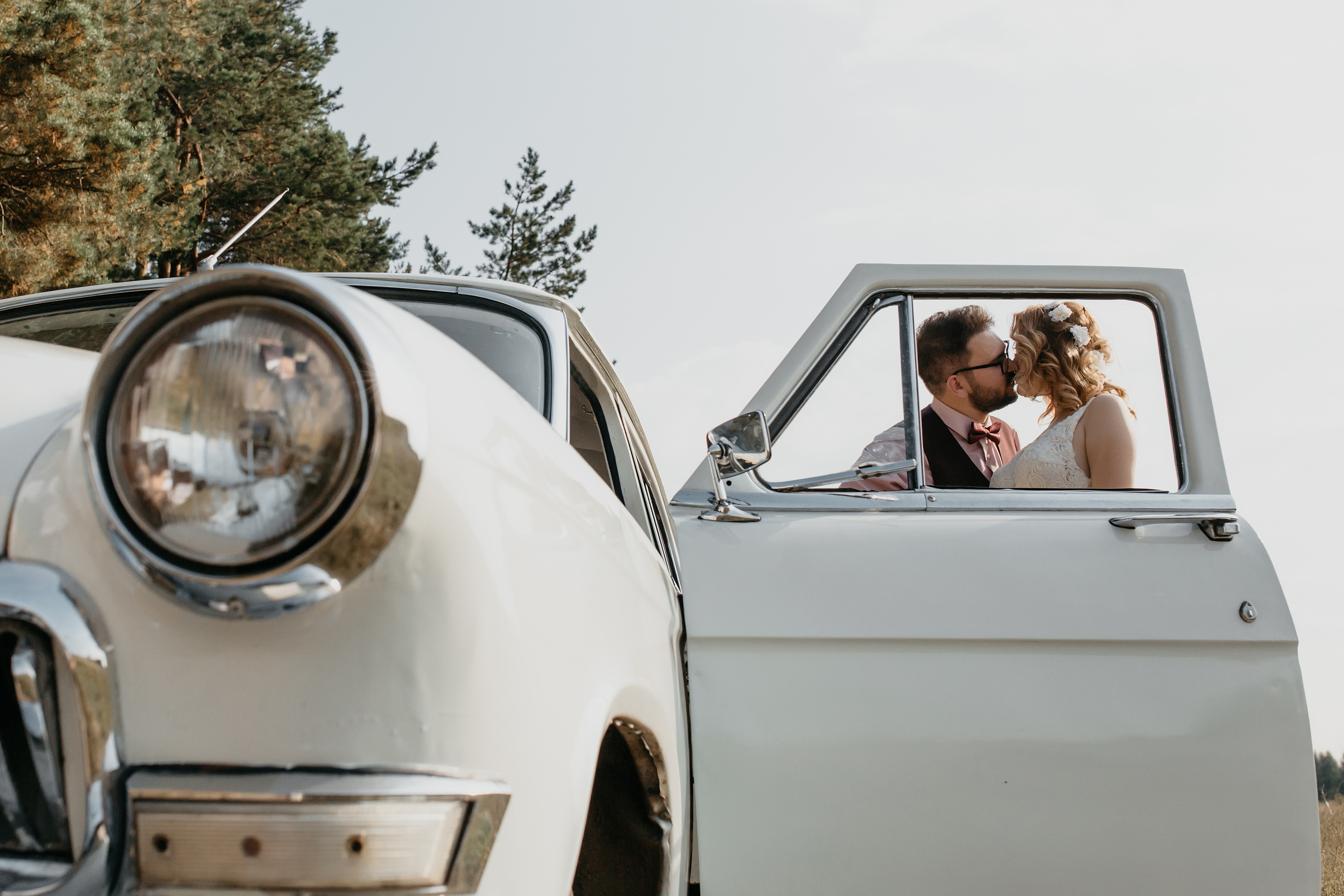 Варвара и Саша. Прокат Аренда ретро автомобилей Волга ГАЗ 21  Кострома