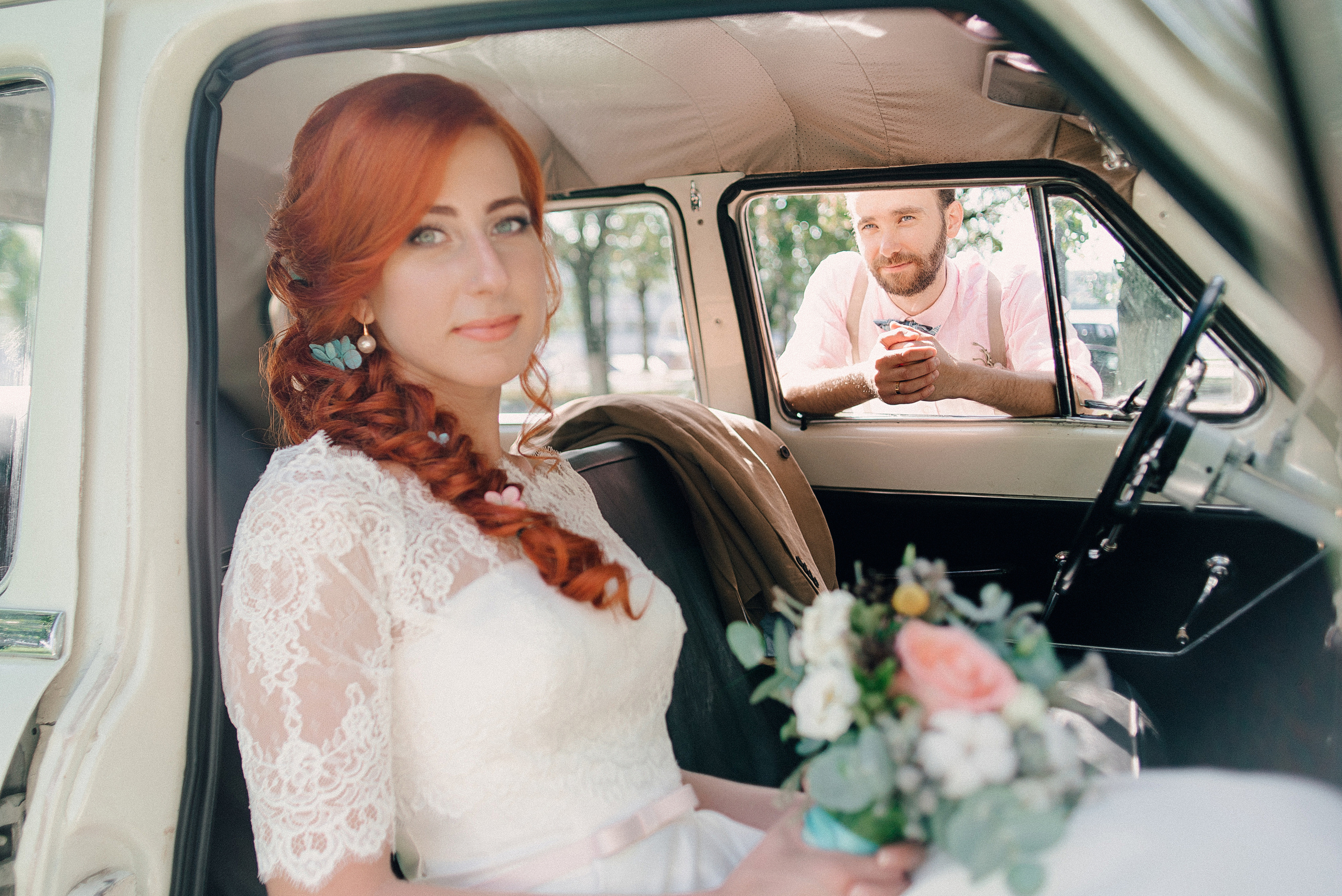 Саша и Катя. Прокат Аренда ретро автомобилей Волга ГАЗ 21  Кострома