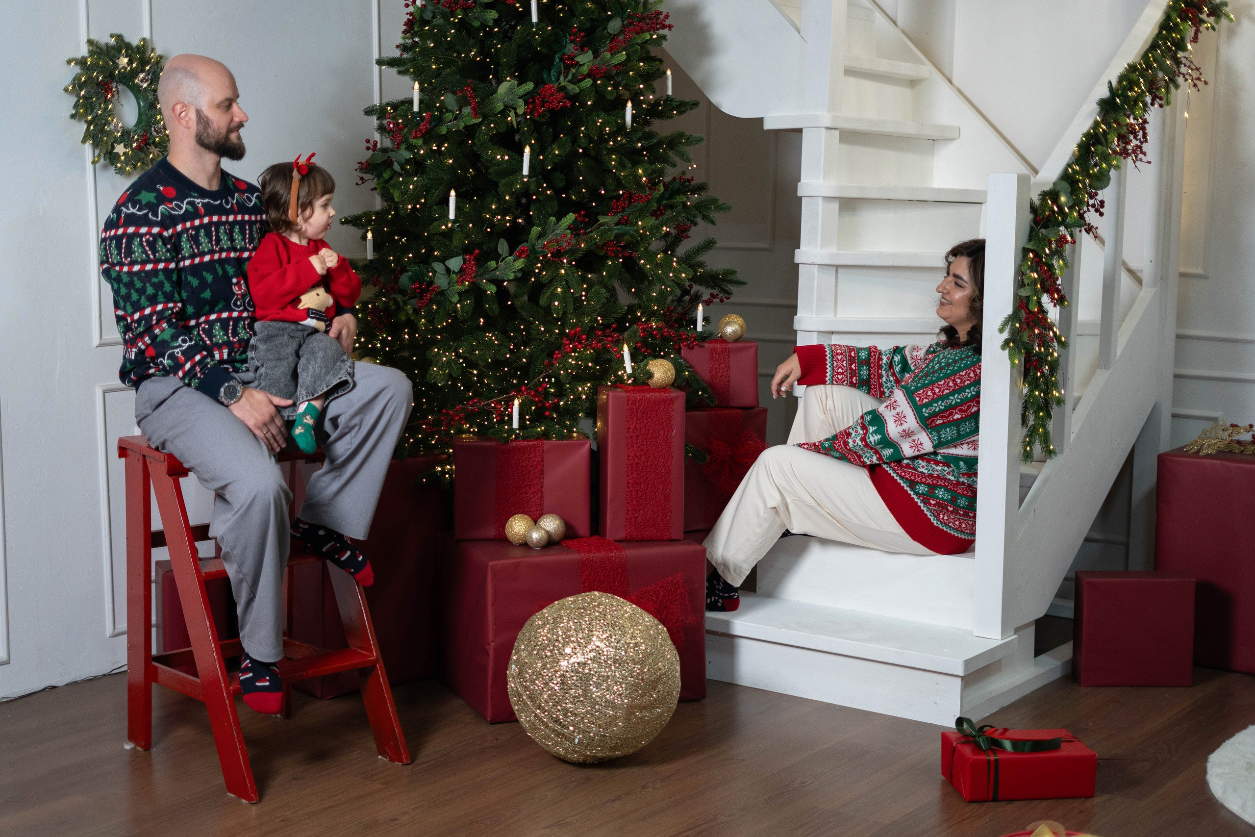 Семейная съемка в новогоднем интерьере. Профессиональный Фотограф в Сочи Марина Ситкина