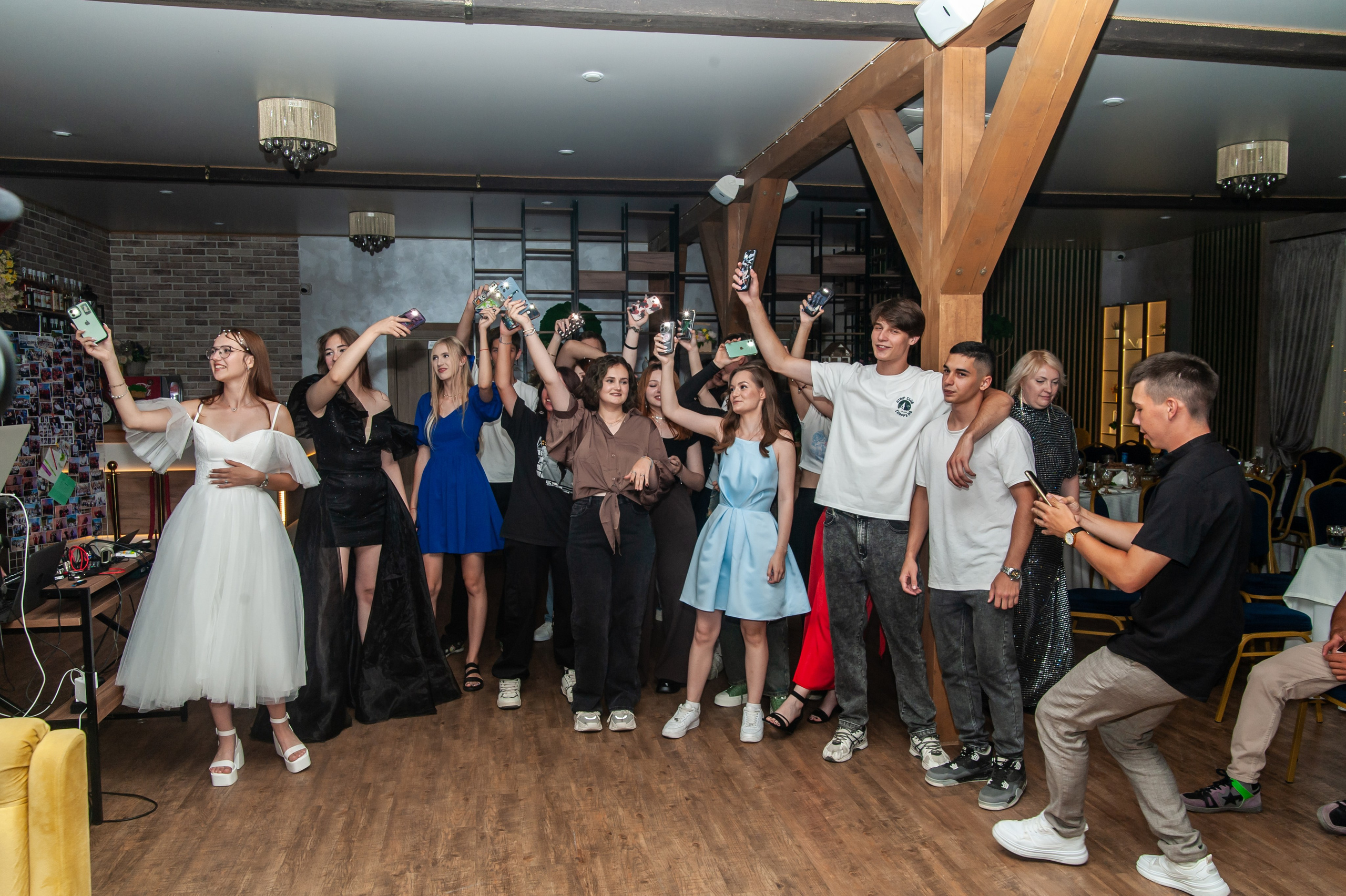 Выпускной МАОУ СОШ № 17 им. Эдуарда Есаяна. Свадебный и семейный фотограф Денис Лукьянов в Краснодаре, Краснодарском крае и Республике Крым