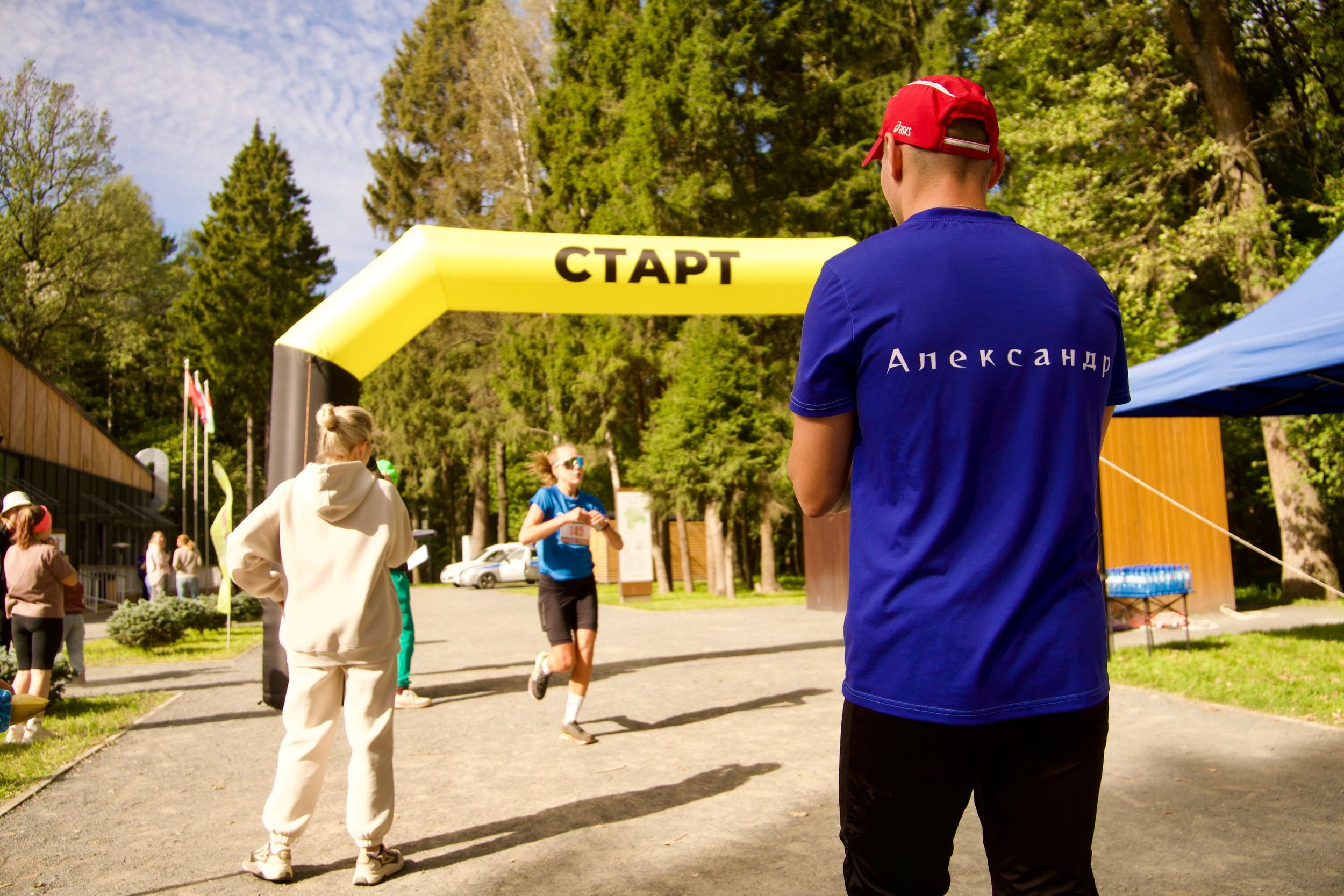 Забег в парке «Дубки». Кафе «БЕЛКА НАШЕПТАЛА». Ну оооочень концептуальное кафе