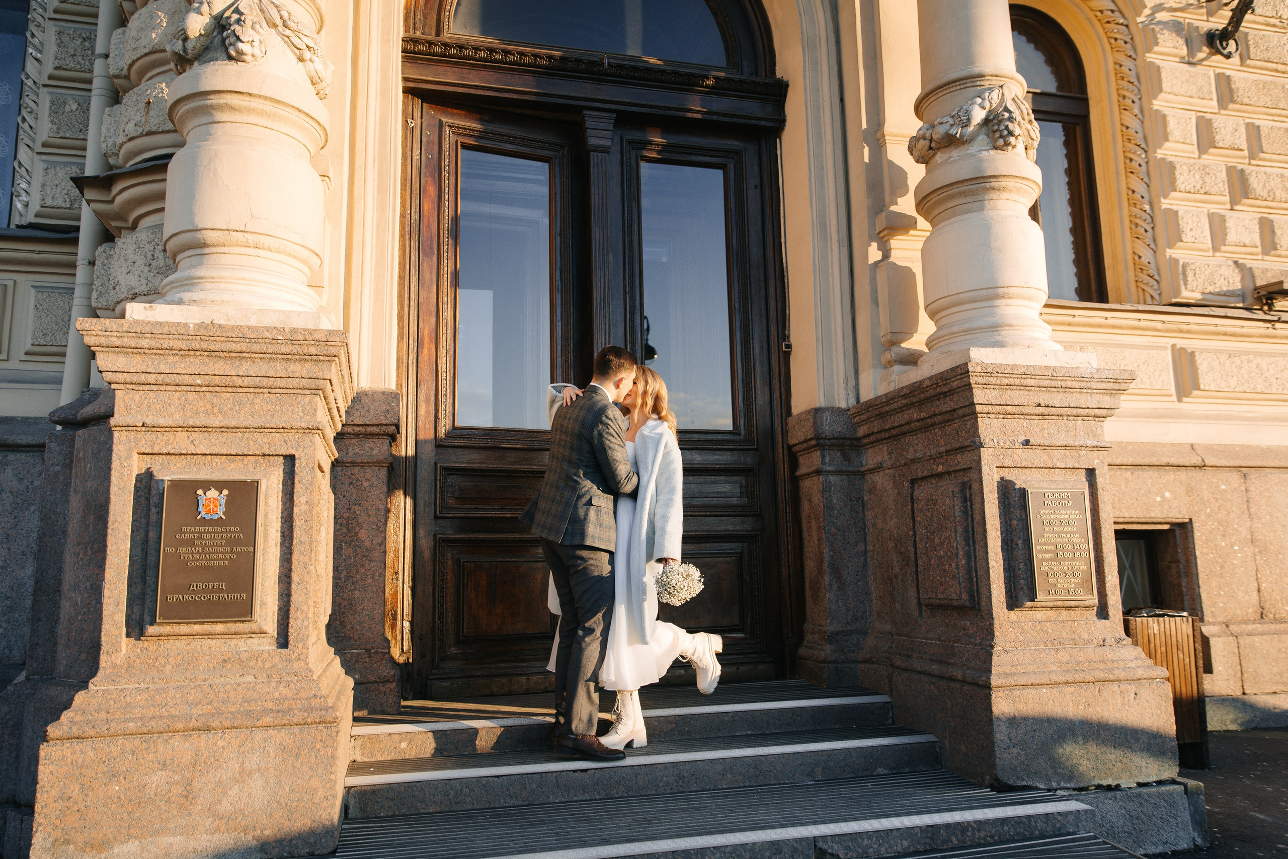 ДВОРЕЦ № 1 | Март, Исаакий, Английская набережная. Свадебный фотограф в Санкт-Петербурге Полина Корзухина