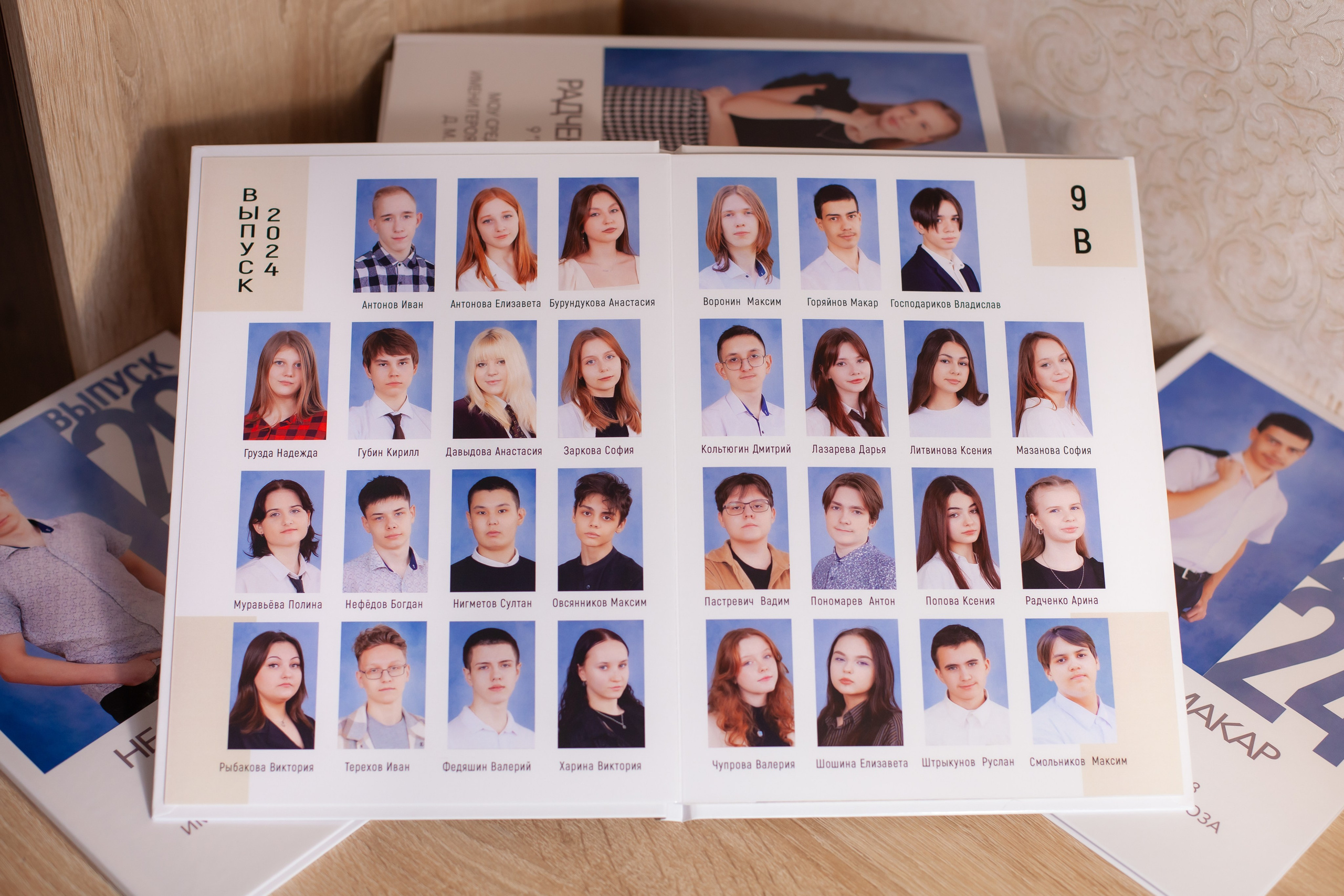 Свадебные фото книги и выпускные альбомы. Свадебный и семейный фотограф в Волжском Антон Тюрин