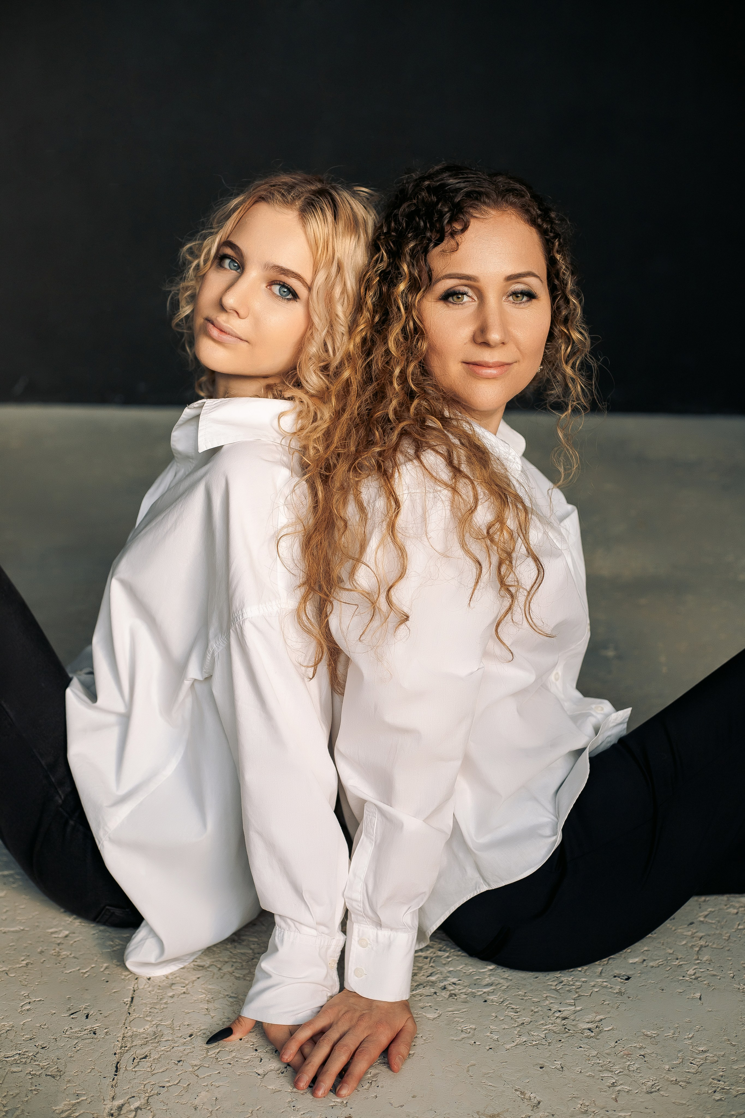 Семейная фотосессия взрослой дочки и мамы в студии. Фотограф в Санкт-Петербурге, Анна Скворцова