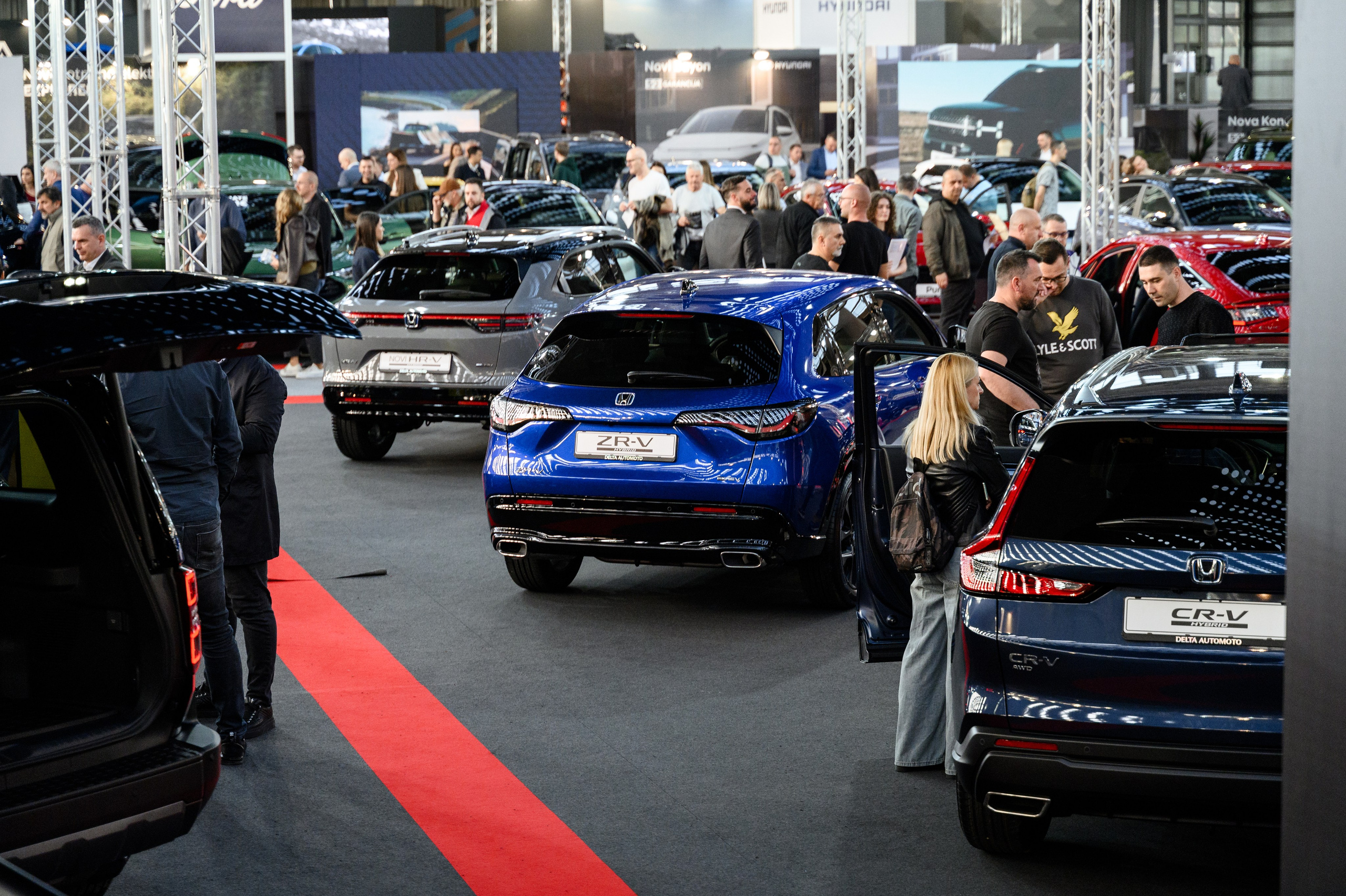 56-й Международный автосалон в Белграде. Елена Чеснокова спортивный фотограф во Владимире и Белграде